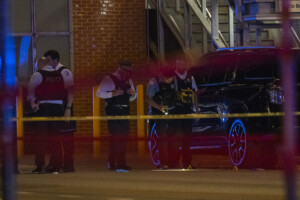 coups de feu tires depuis une voiture en marche a chicago 4 morts et 14 blesses