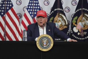 etats unis trump attaque de nouveau powell il devrait demissionner immediatement