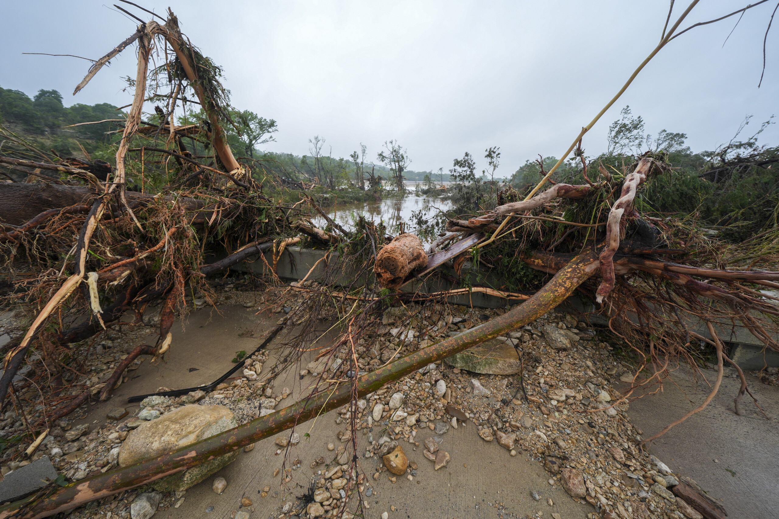 etats unis le bilan des inondations au texas seleve a 27 morts dont 9 enfants scaled
