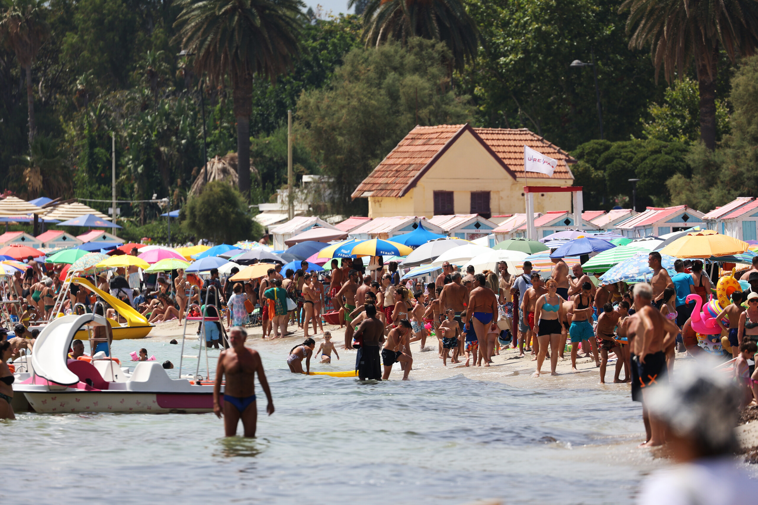 vacances confcommercio 305 millions de voyageurs 9 sur 10 en italie scaled