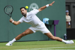 wimbledon djokovic bat kecmanovic et signe sa 100e victoire dans le tournoi
