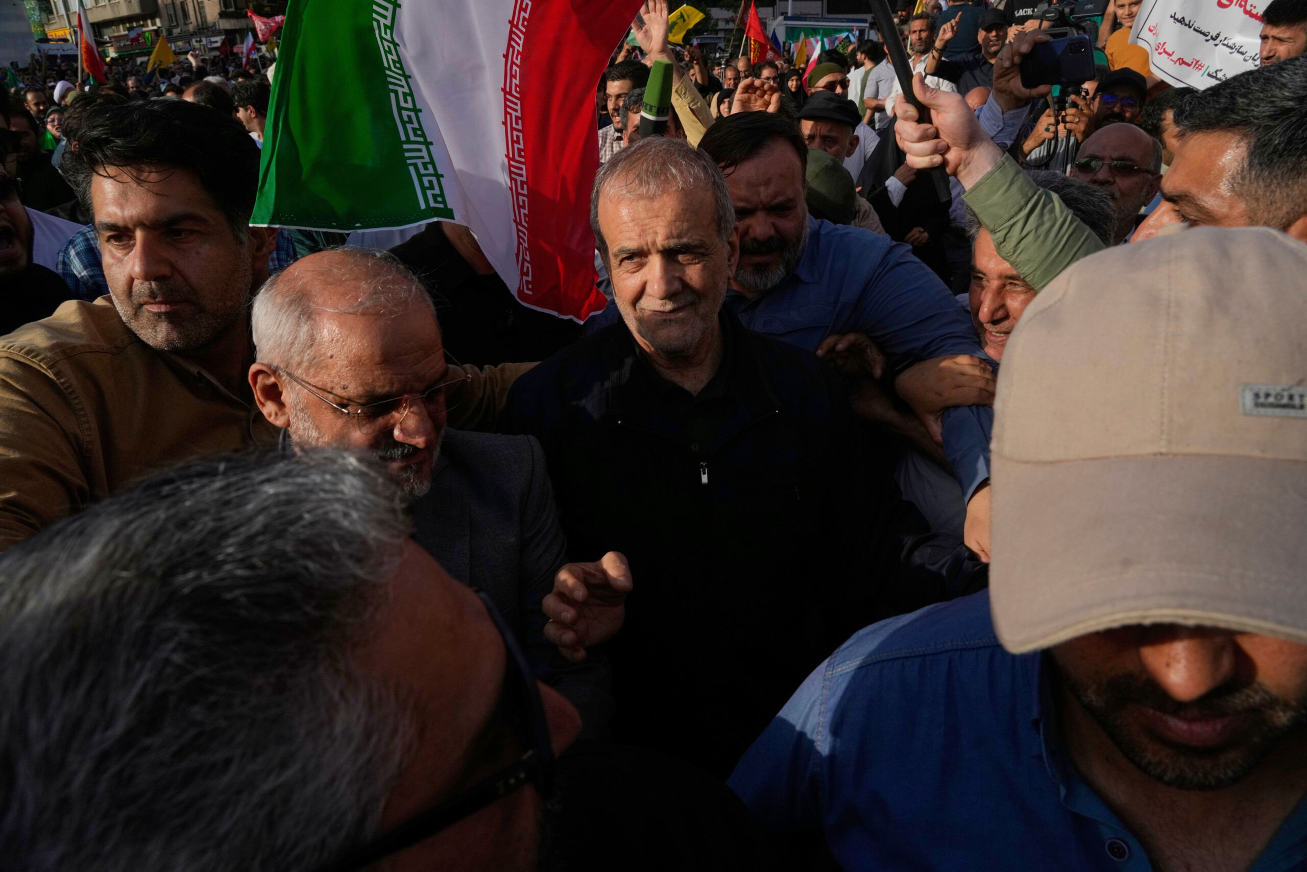 iran pezeshkian israel a tente de massassiner scaled