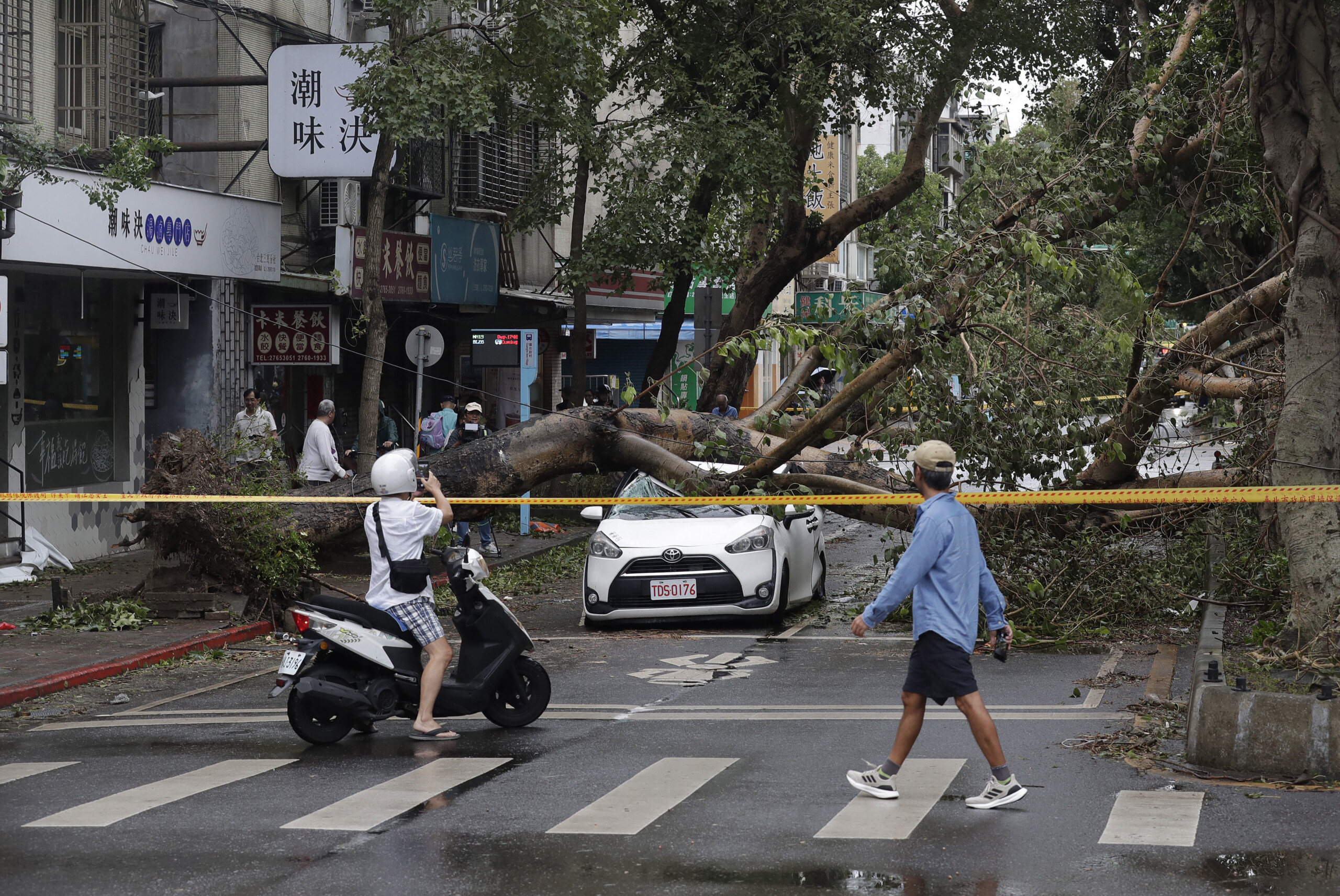 taiwan le typhon danas sabat sur lile faisant deux morts et plus de 300 blesses scaled