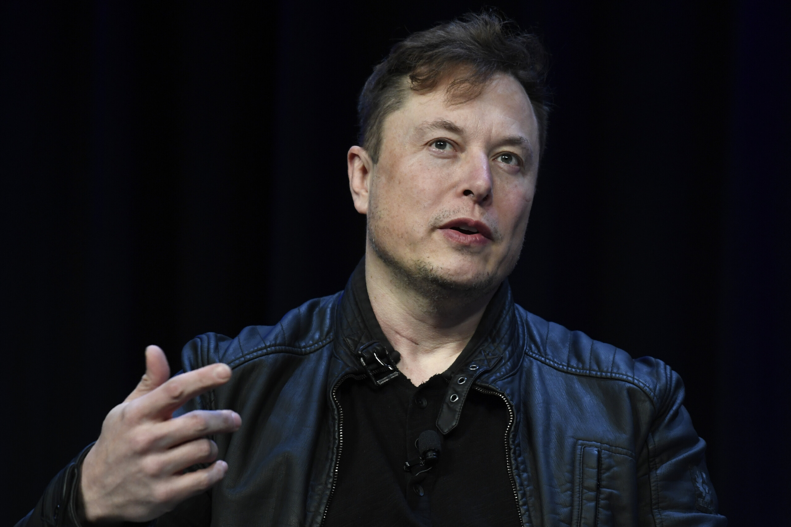 wall street en baisse tesla perd 8 apres lannonce de musk scaled