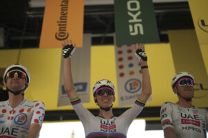 tour de france pogacar remporte la 4e etape van der poel conserve le maillot jaune