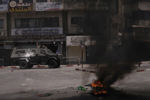 moyen orient attaque au couteau en cisjordanie un garde meurt les assaillants sont tues