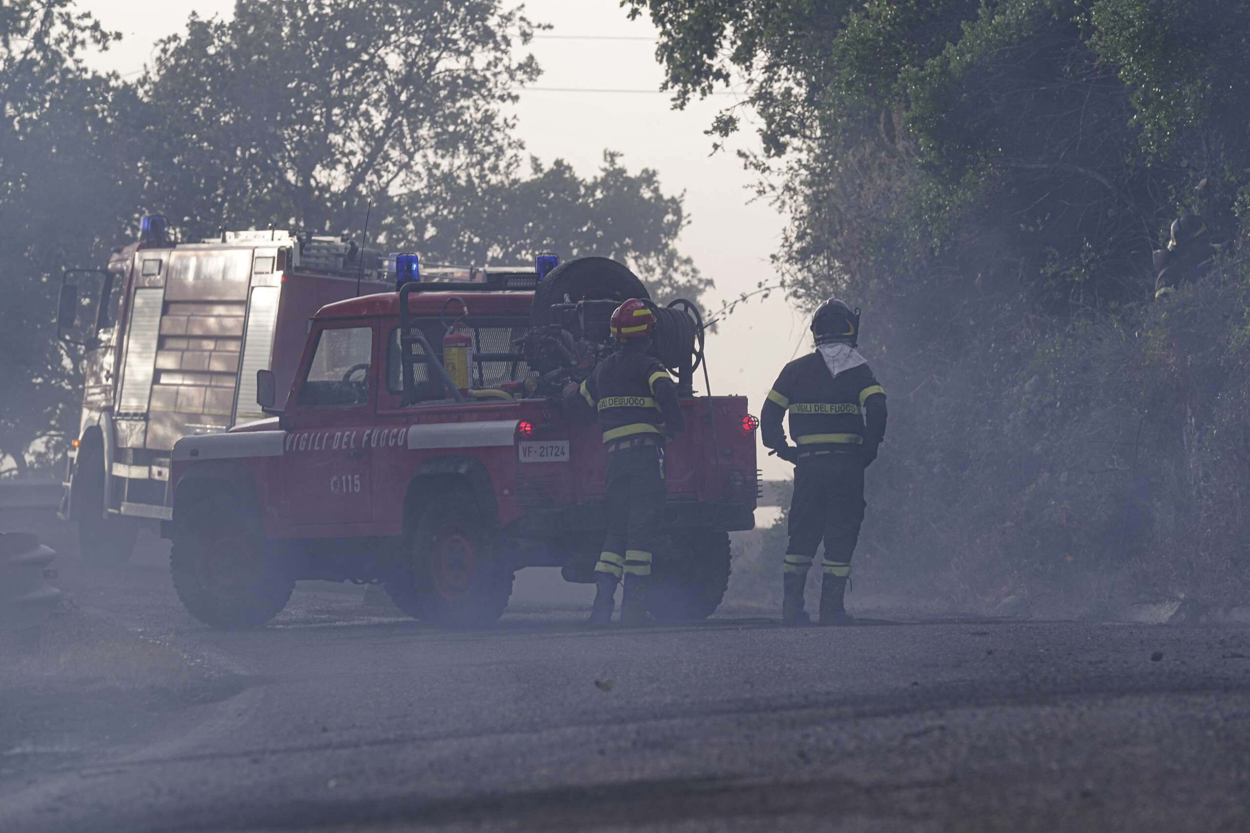 sardaigne incendies le long de la route nationale fermeture de laeroport dolbia et deroutement des vols a larrivee scaled