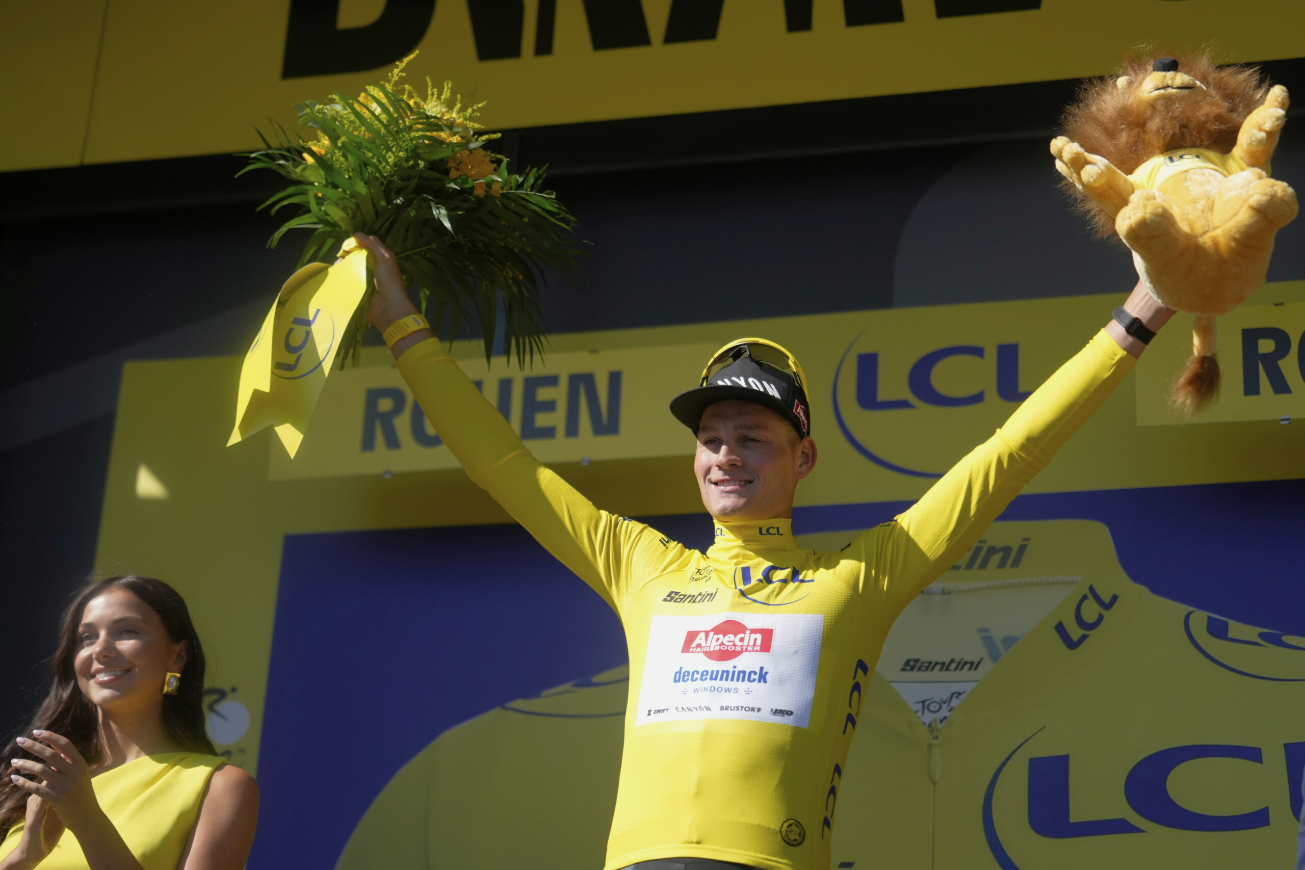 tour de france van der poel reprend le maillot jaune pour 1 seconde scaled