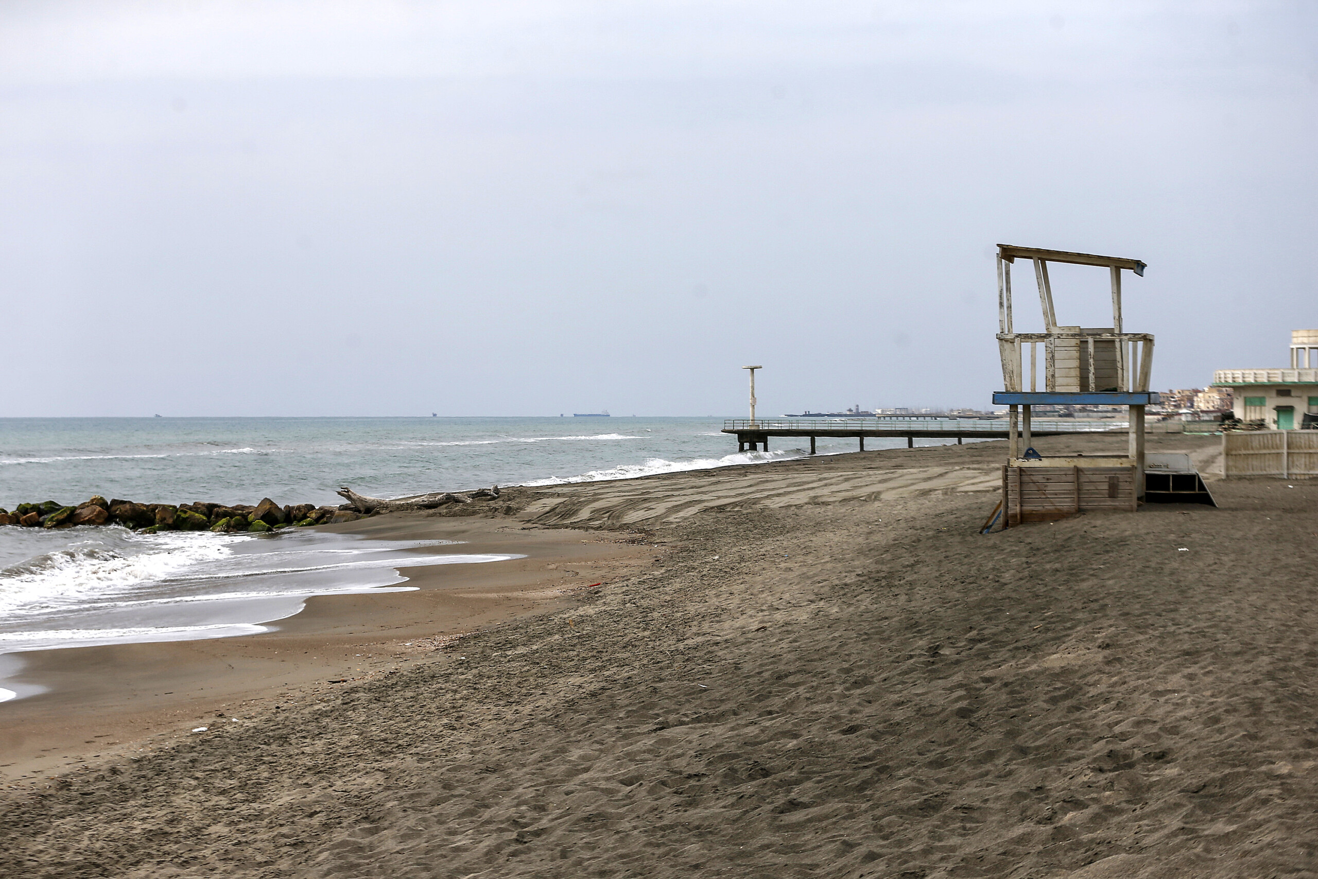 viterbo il creuse un trou sur la plage et est englouti un adolescent de 17 ans meurt scaled