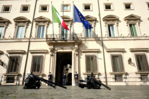 affaire almasri lavocat de la victime de torture demande a consulter le dossier