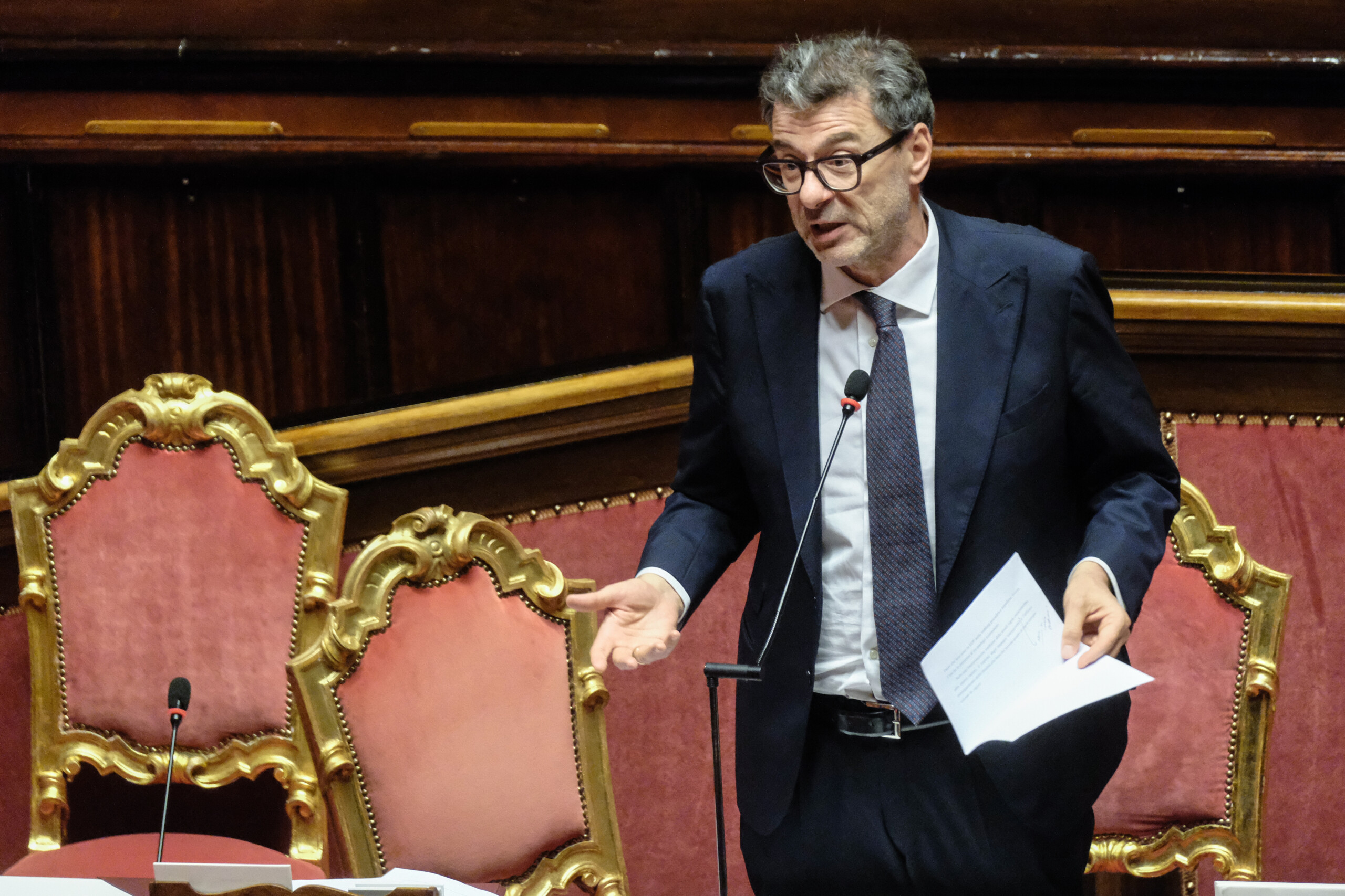 banques giorgetti le gouvernement a fait sa part les etablissements doivent faire la leur scaled