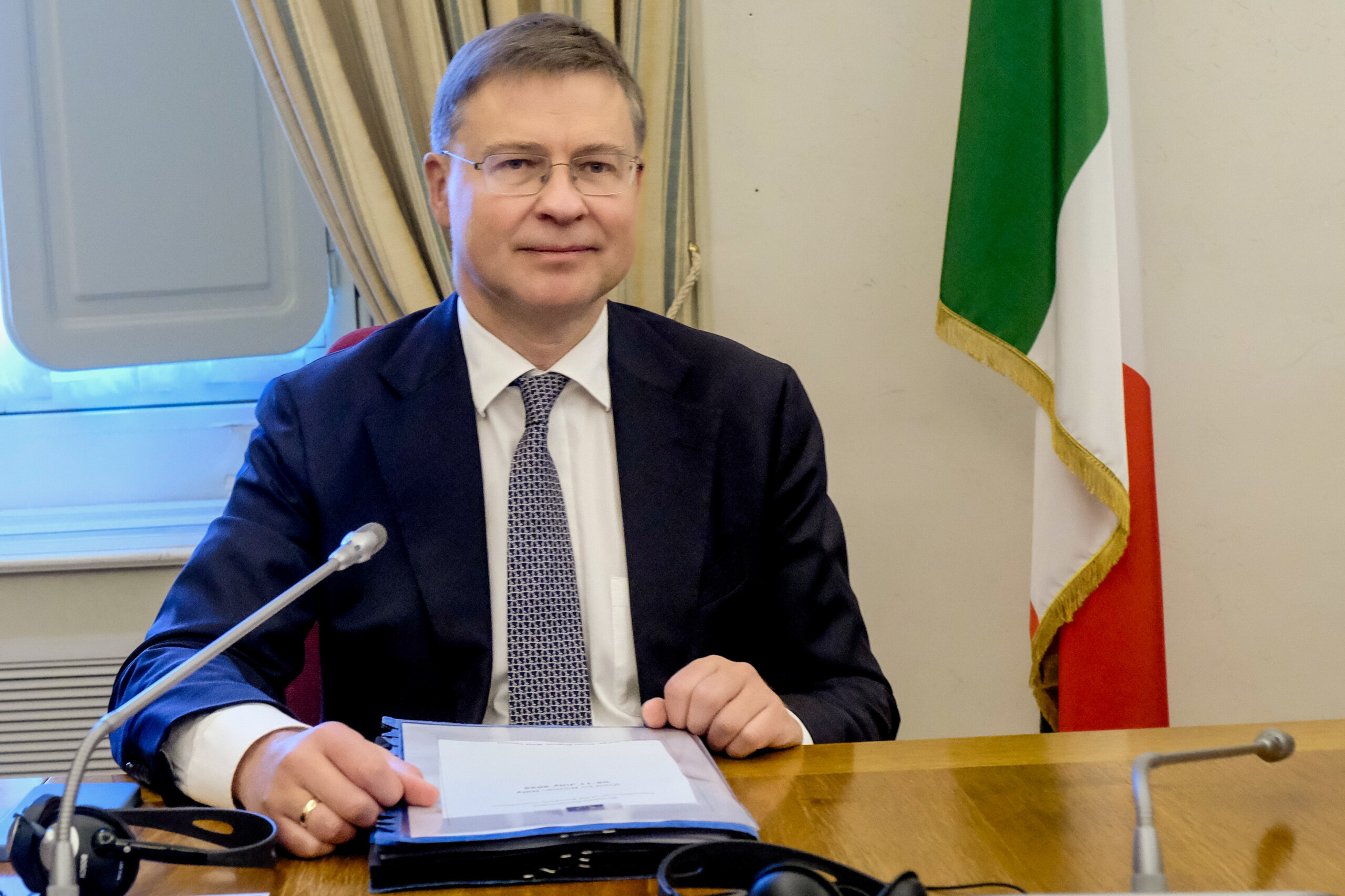 ue p chigi avec dombrovskis laccent sera mis sur linteraction entre le pacte de stabilite et les depenses de securite scaled