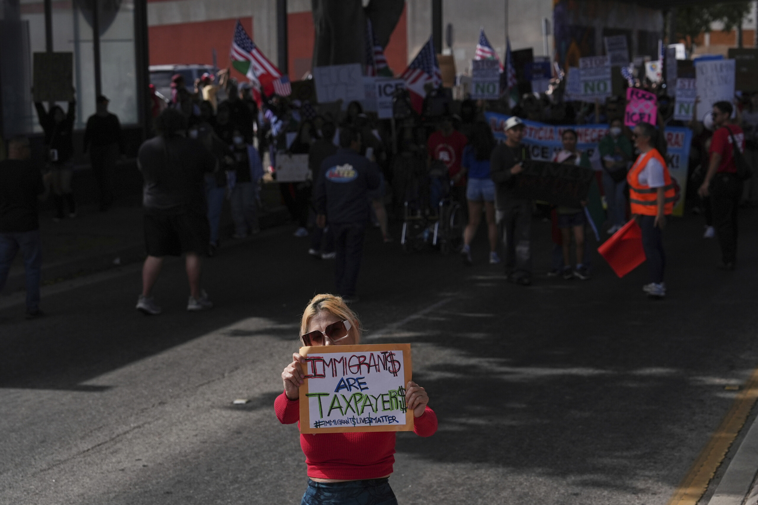 etats unis un juge federal ordonne a trump de mettre fin aux detentions et aux arrestations de migrants scaled
