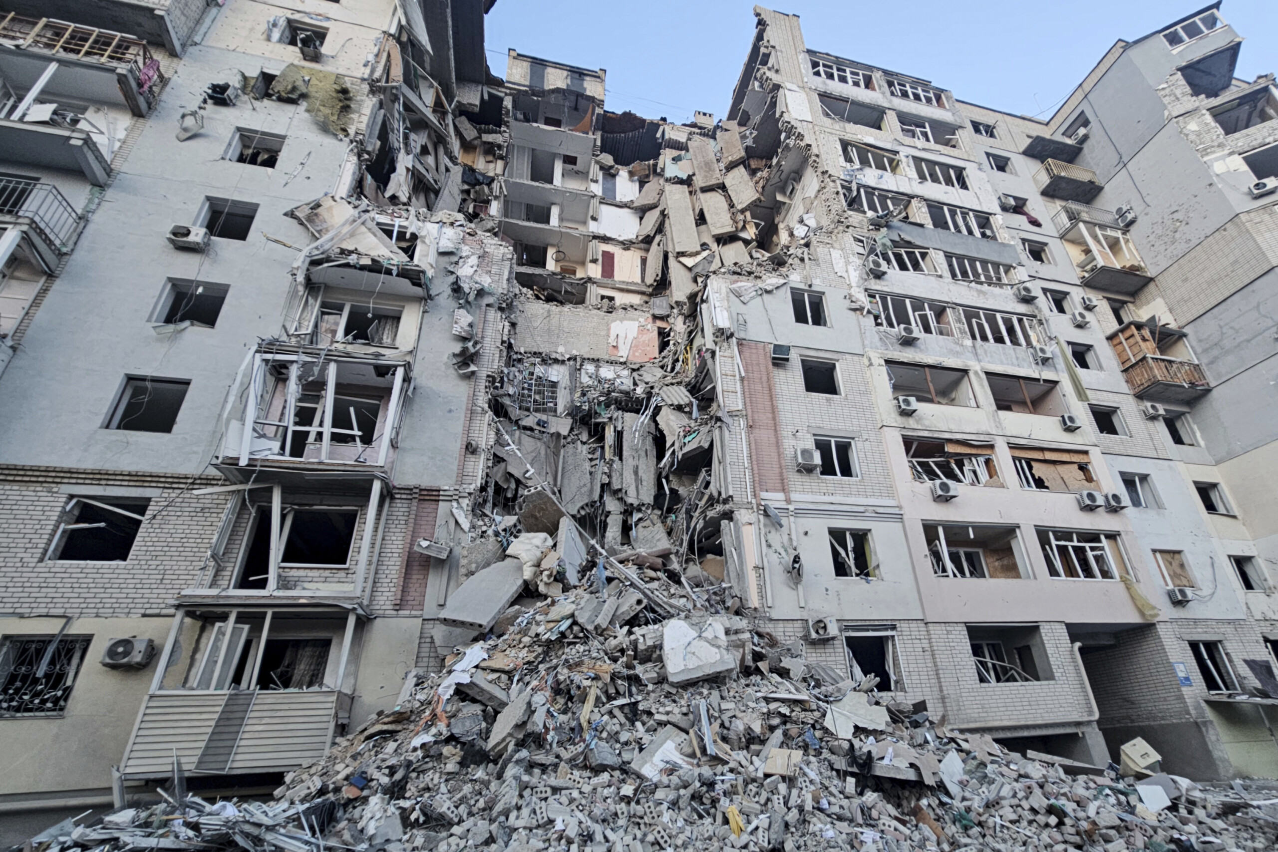 ukraine quatre morts lors de raids russes dans la nuit a donetsk et kherson scaled