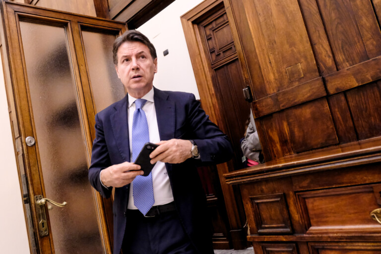conte les pensions a vie ils veulent remettre la main sur le magot