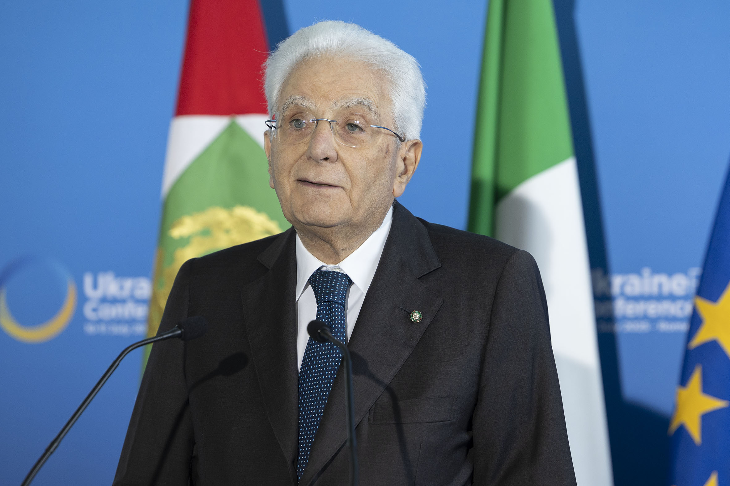 mattarella le droit au travail et a une remuneration digne sont des objectifs incontournables