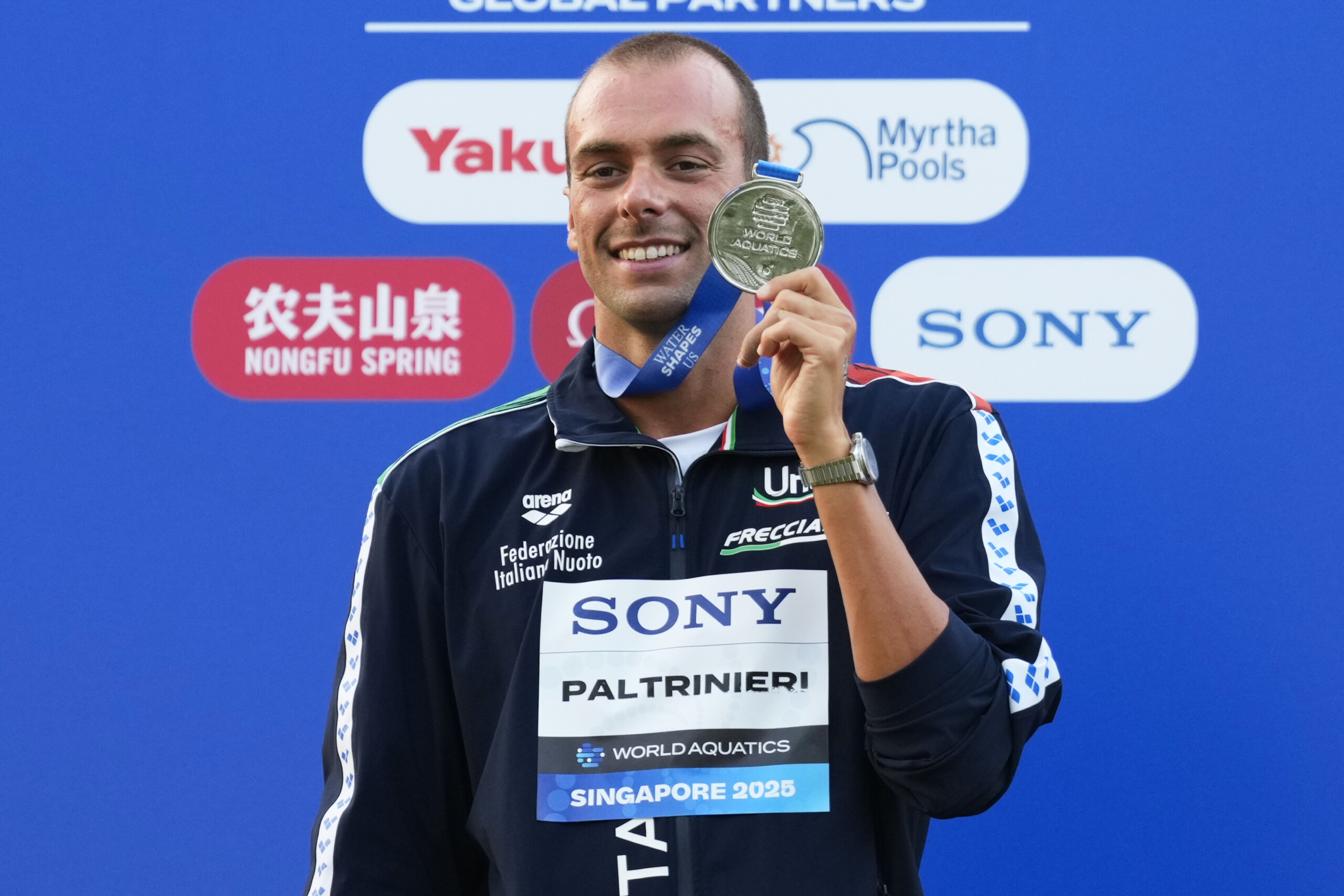 natation championnats du monde paltrinieri au 5 km avec un bandage au doigt pas de course en bassin scaled