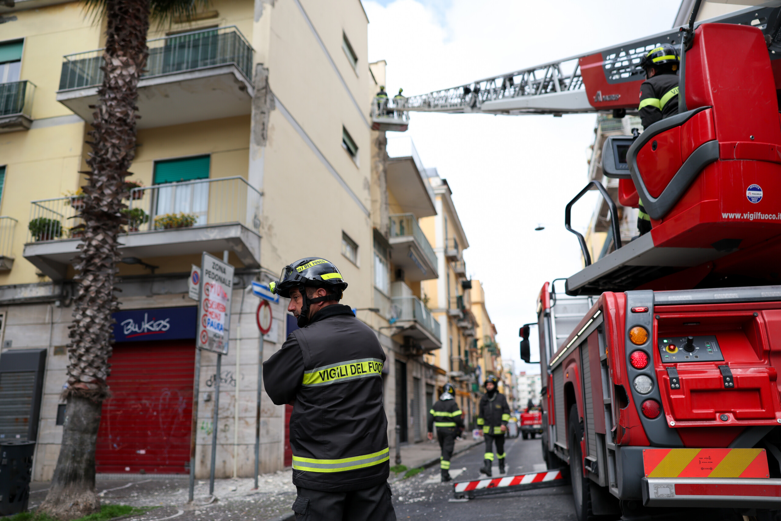 campi flegrei conseiller municipal de naples aucun degat signale apres la secousse de magnitude 40 scaled