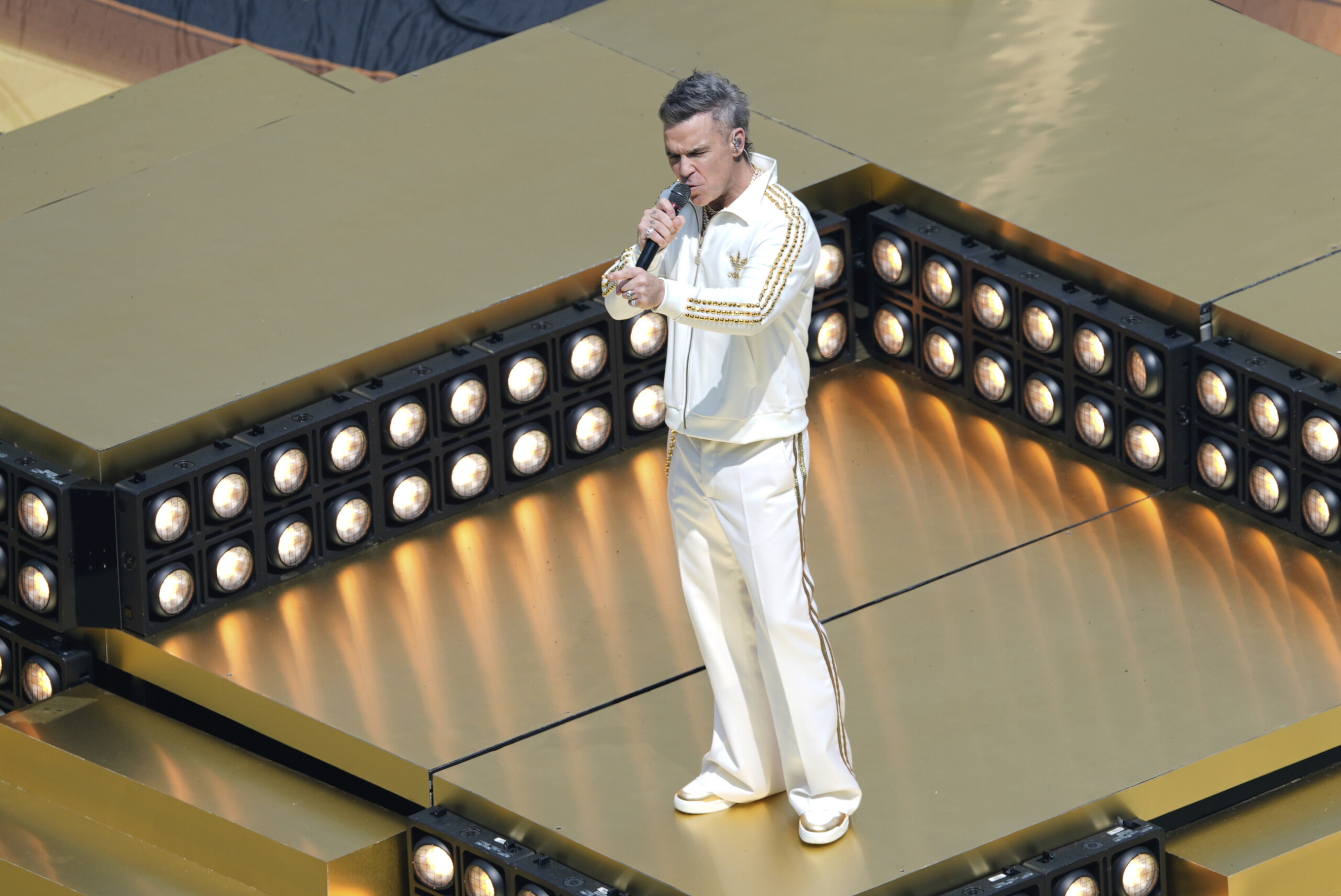 musique robbie williams sortie le 10 octobre du nouvel album britpop scaled