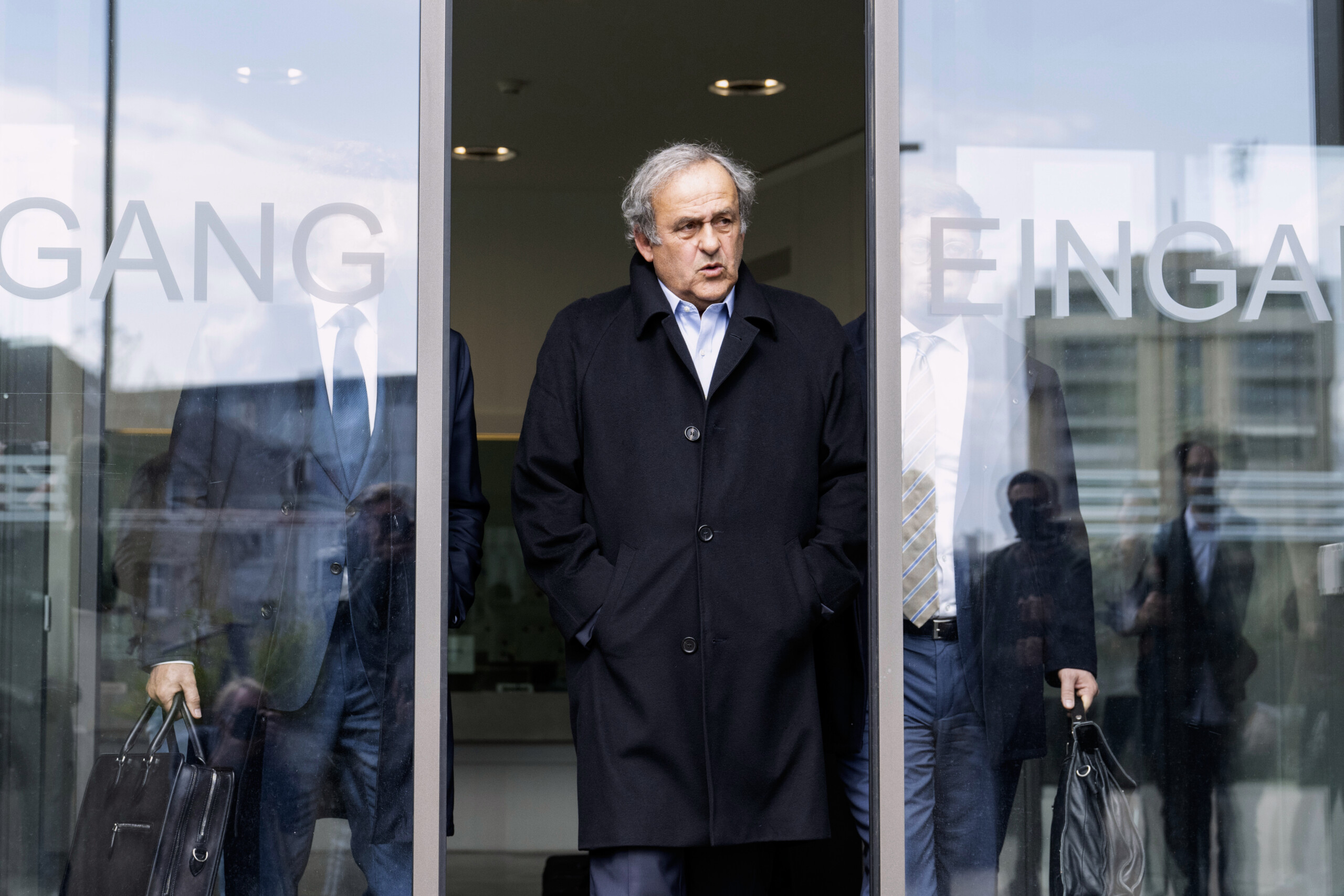 platini victime dun cambriolage a son domicile ses trophees et medailles ont ete voles scaled