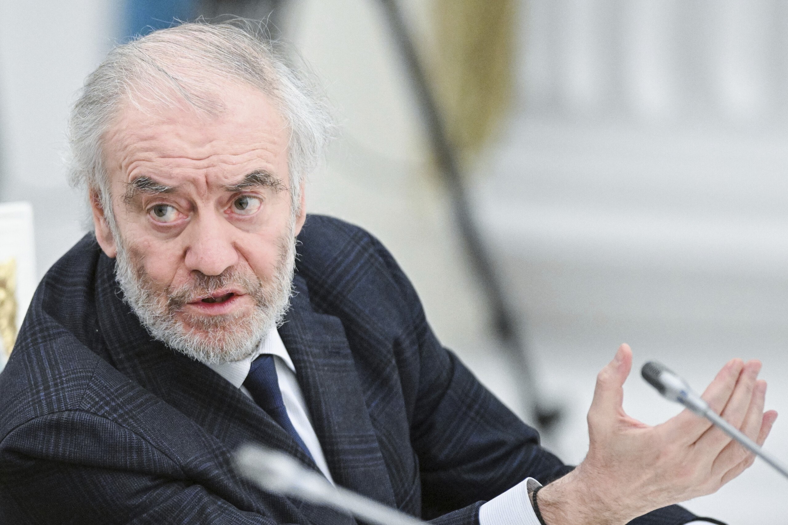 ukraine de luca des manipulations intolerables autour de gergiev a caserte scaled