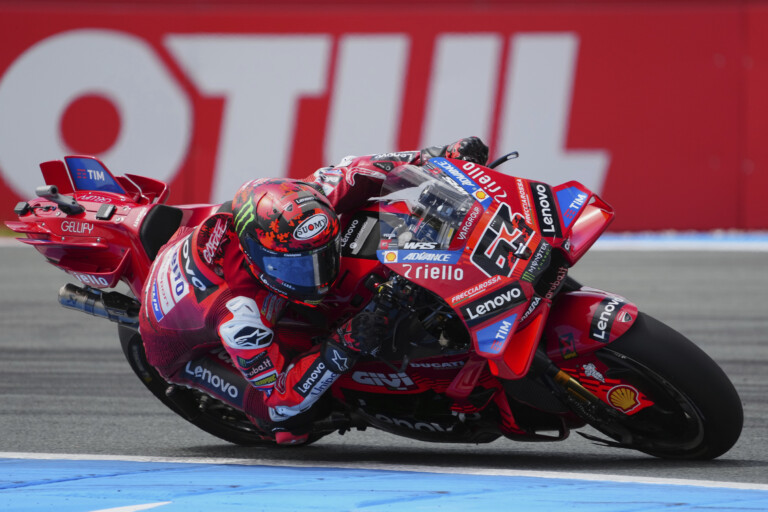motogp grand prix de republique tcheque bagnaia en pole devant marc marquez