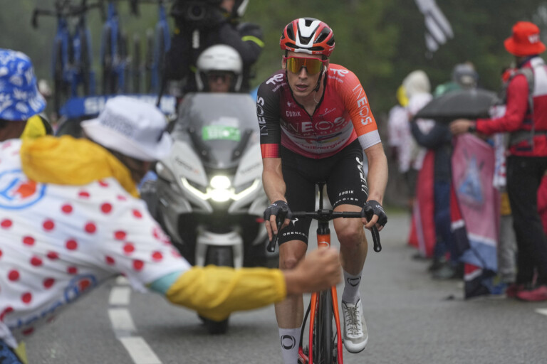 tour de france arensman remporte la troisieme etape pyreneenne pogacar deuxieme conserve le maillot jaune