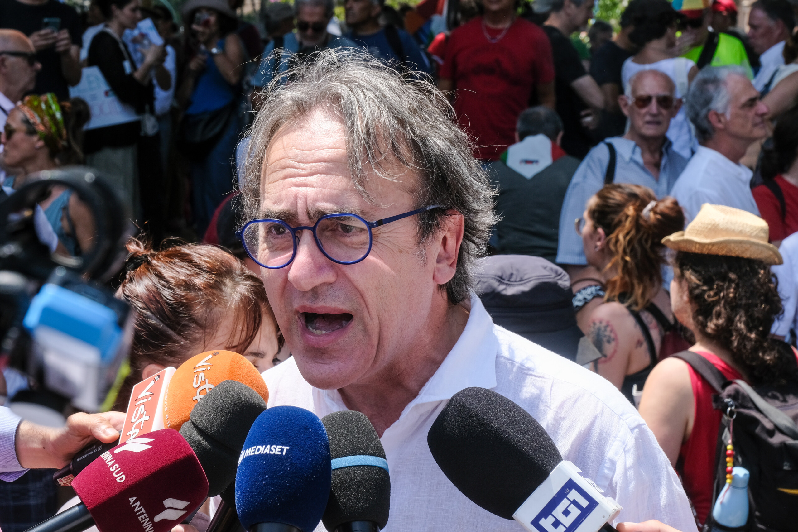 etats unis bonelli avs le gouvernement meloni laisse deux italiens dans les prisons de trump scaled
