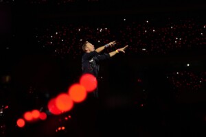 etats unis des amants surpris au concert de coldplay il demissionne de lastronomer