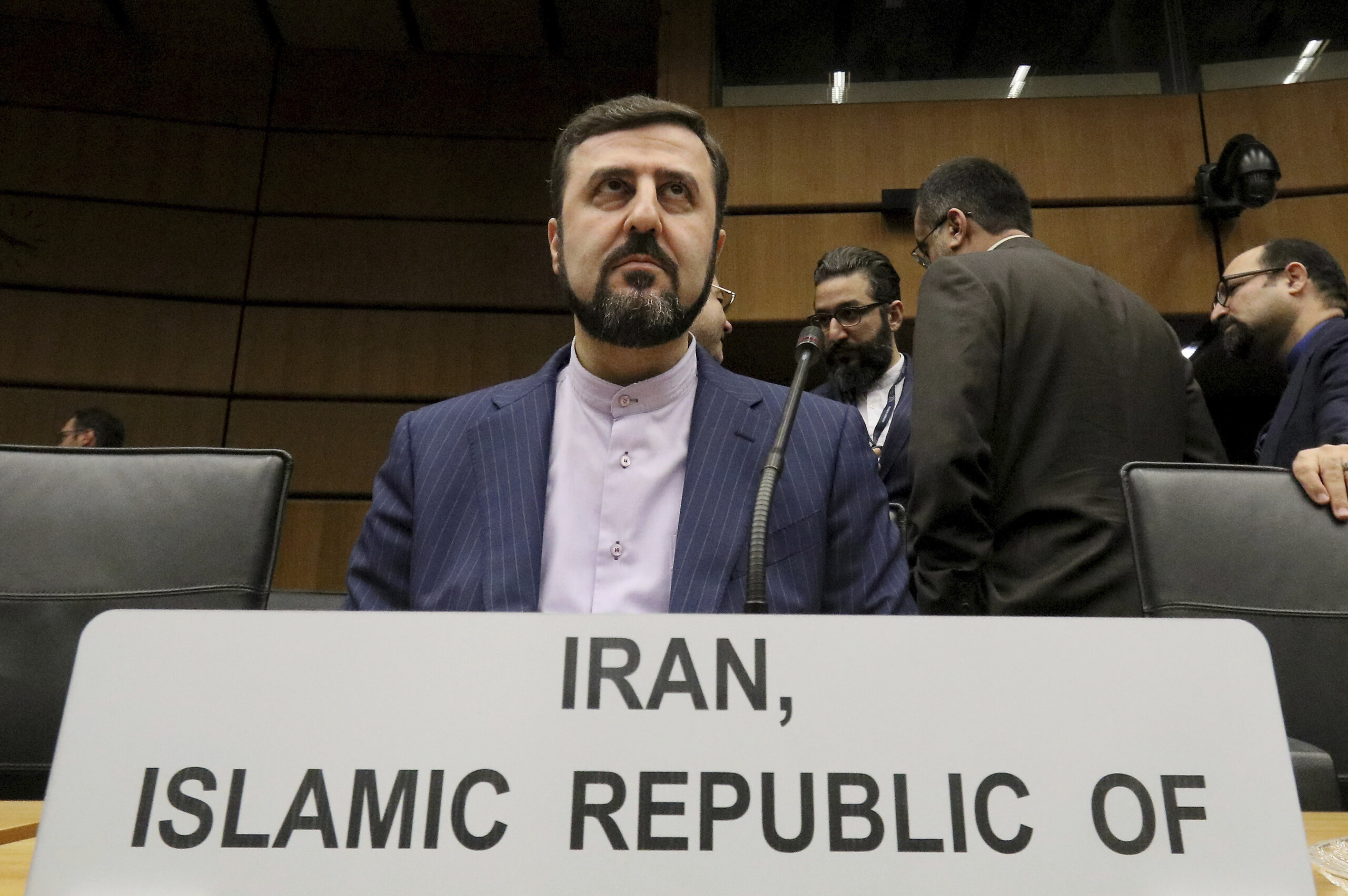 iran teheran avec la reintroduction des sanctions nous pourrions sortir du tnp scaled