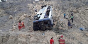 perou un bus se renverse le bilan seleve a 18 morts et 48 blesses