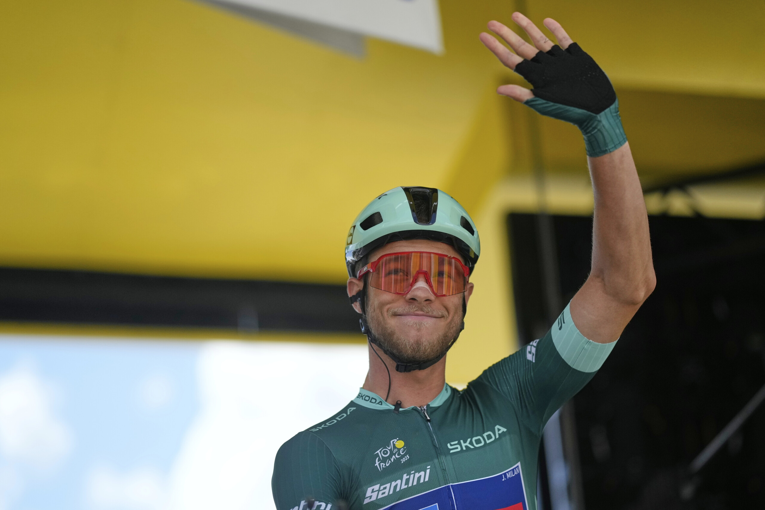 tour de france milan remporte le maillot vert scaled