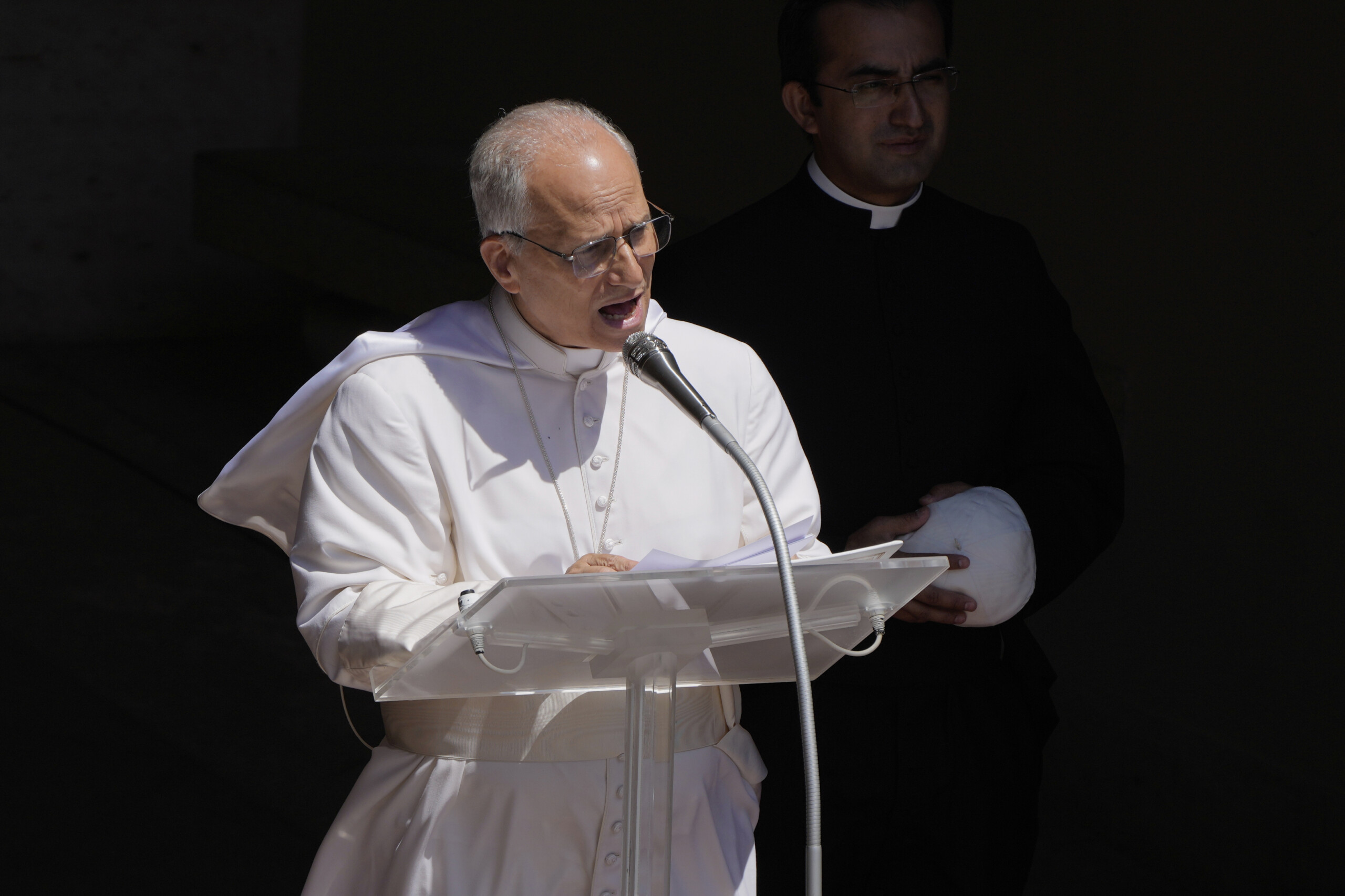 eglise pape on ne peut pas prier dieu en lappelant pere et ensuite etre dur et insensible envers les autres scaled