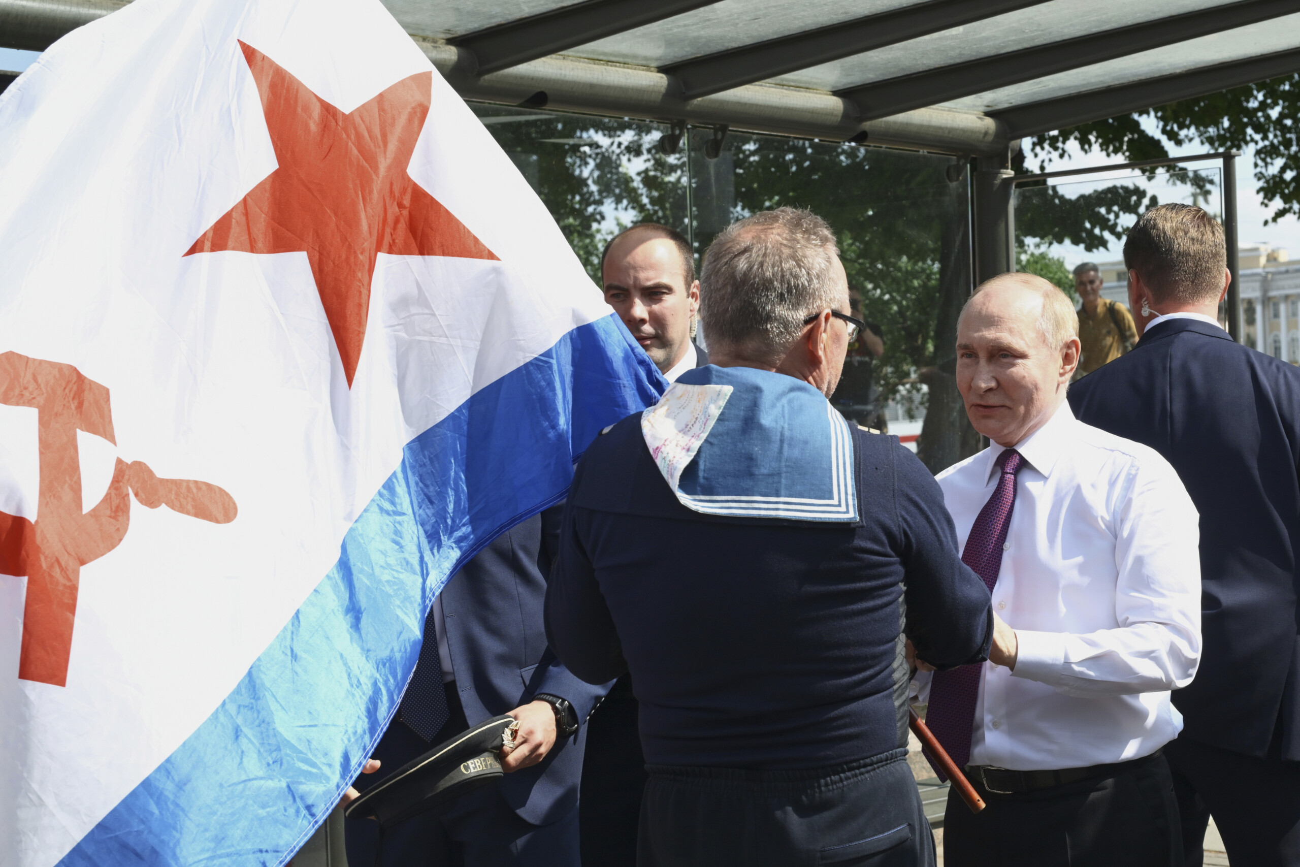 russie drones de kiev annulation des parades navales a saint petersbourg et vladivostok scaled