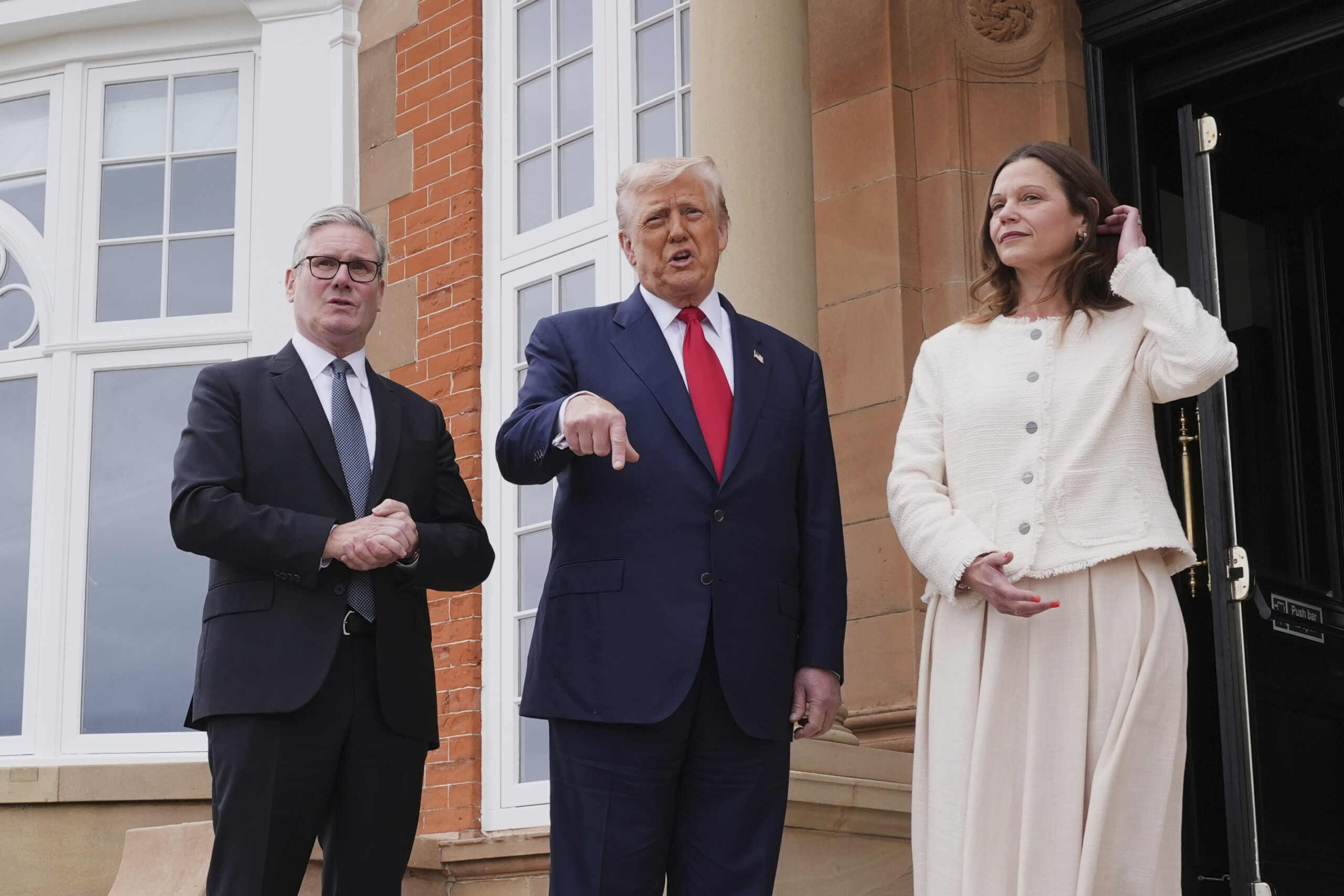 ukraine trump tres decu par poutine je vais reduire le delai de 50 jours pour un accord de paix scaled