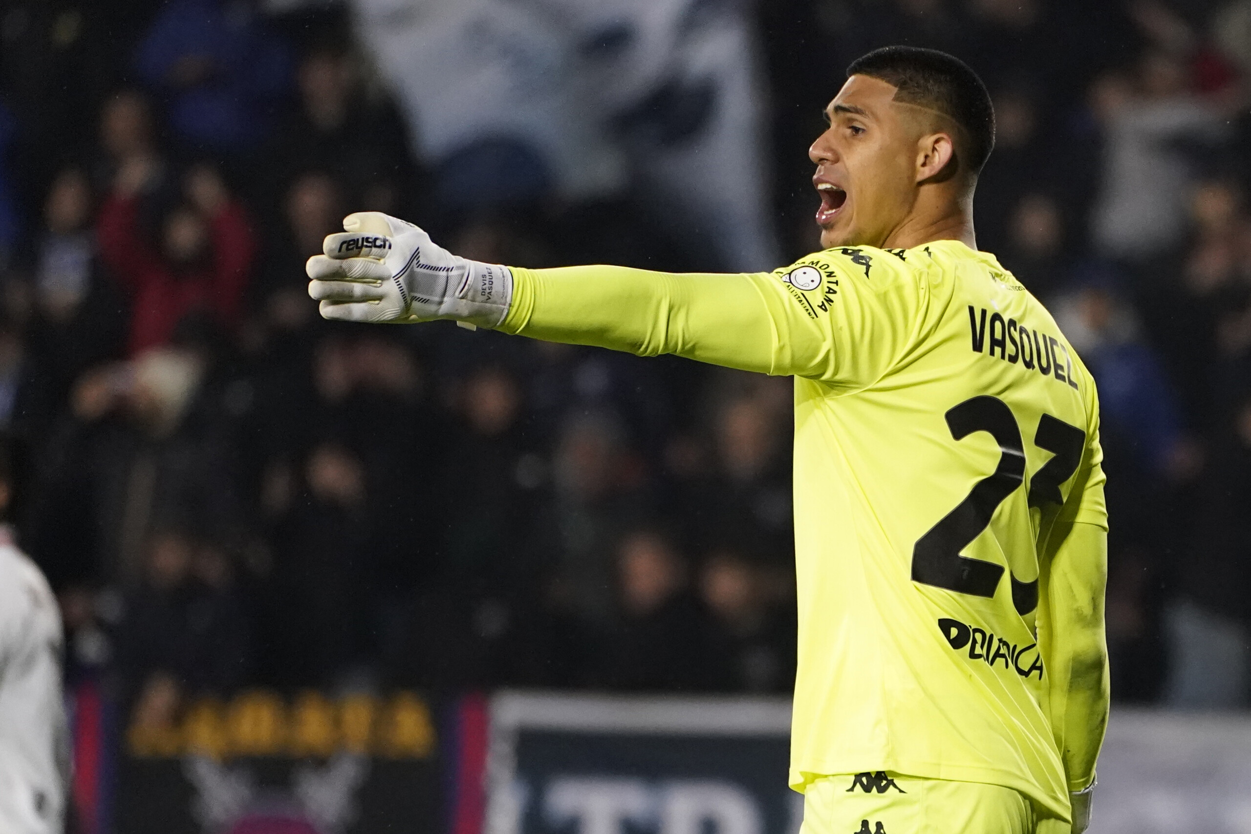 football rome signature officielle de vasquez il sera le remplacant de svilar scaled