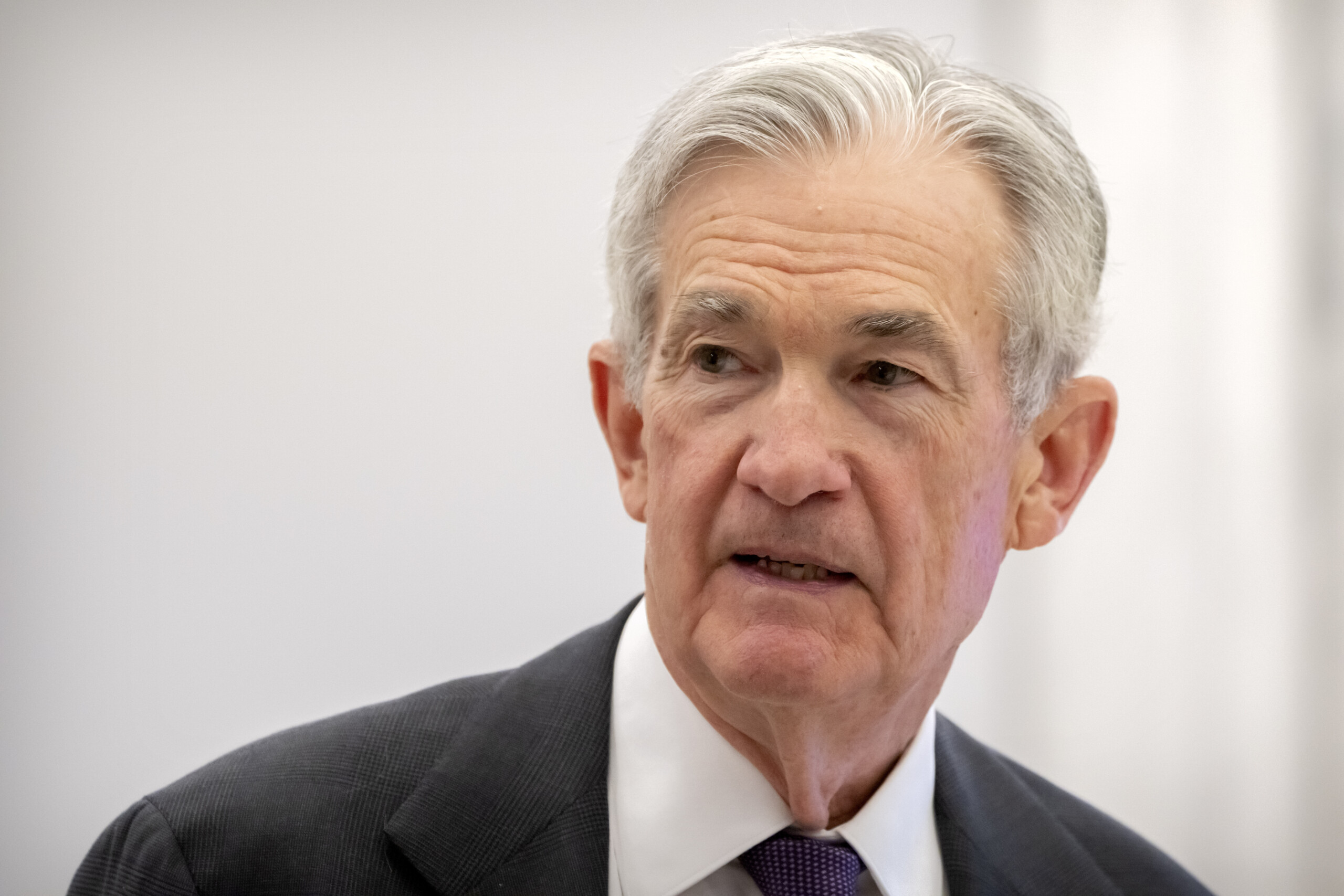 fed powell leconomie est solide malgre une forte incertitude scaled