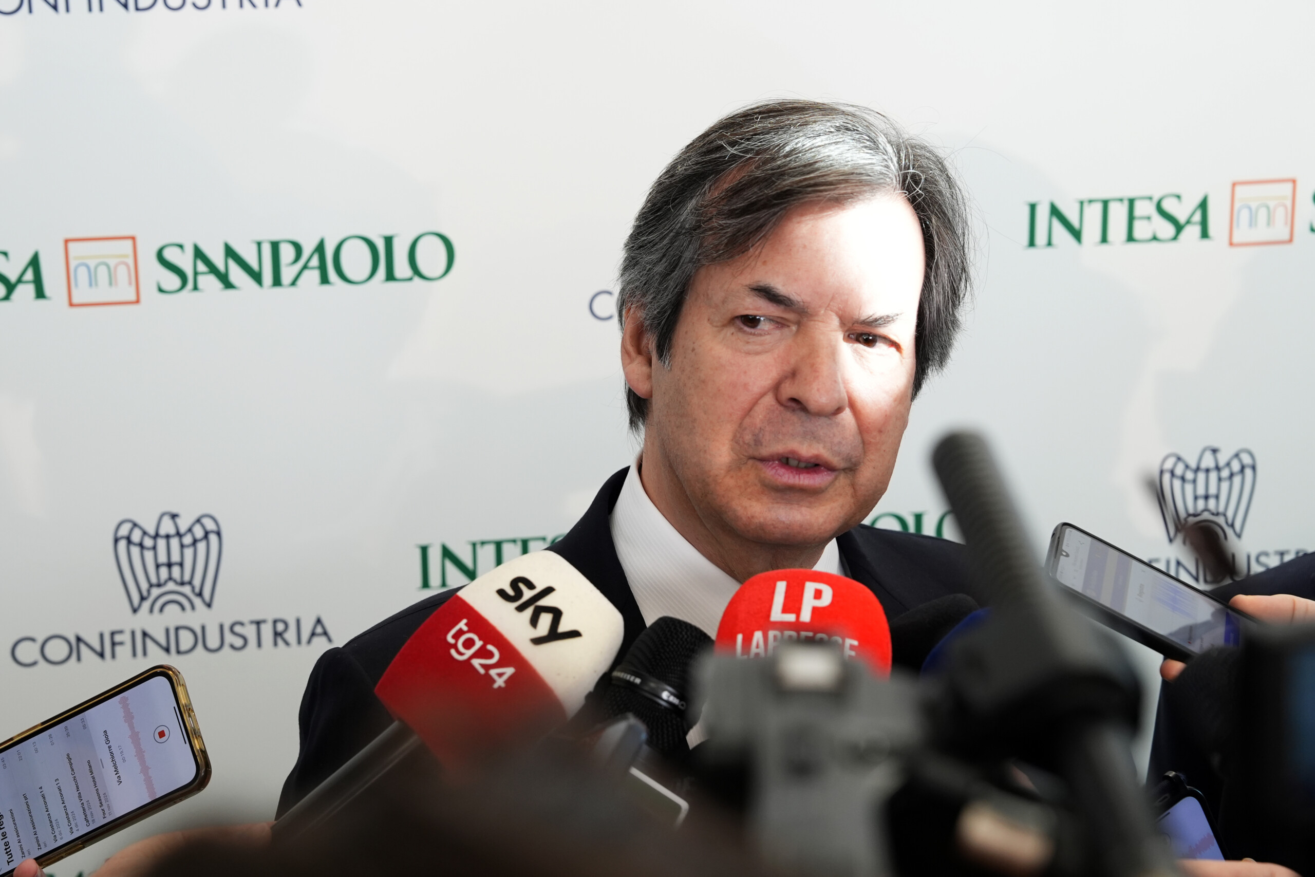 intesa sanpaolo le benefice net atteint 52 milliards deuros au 1er semestre 2025 94 scaled