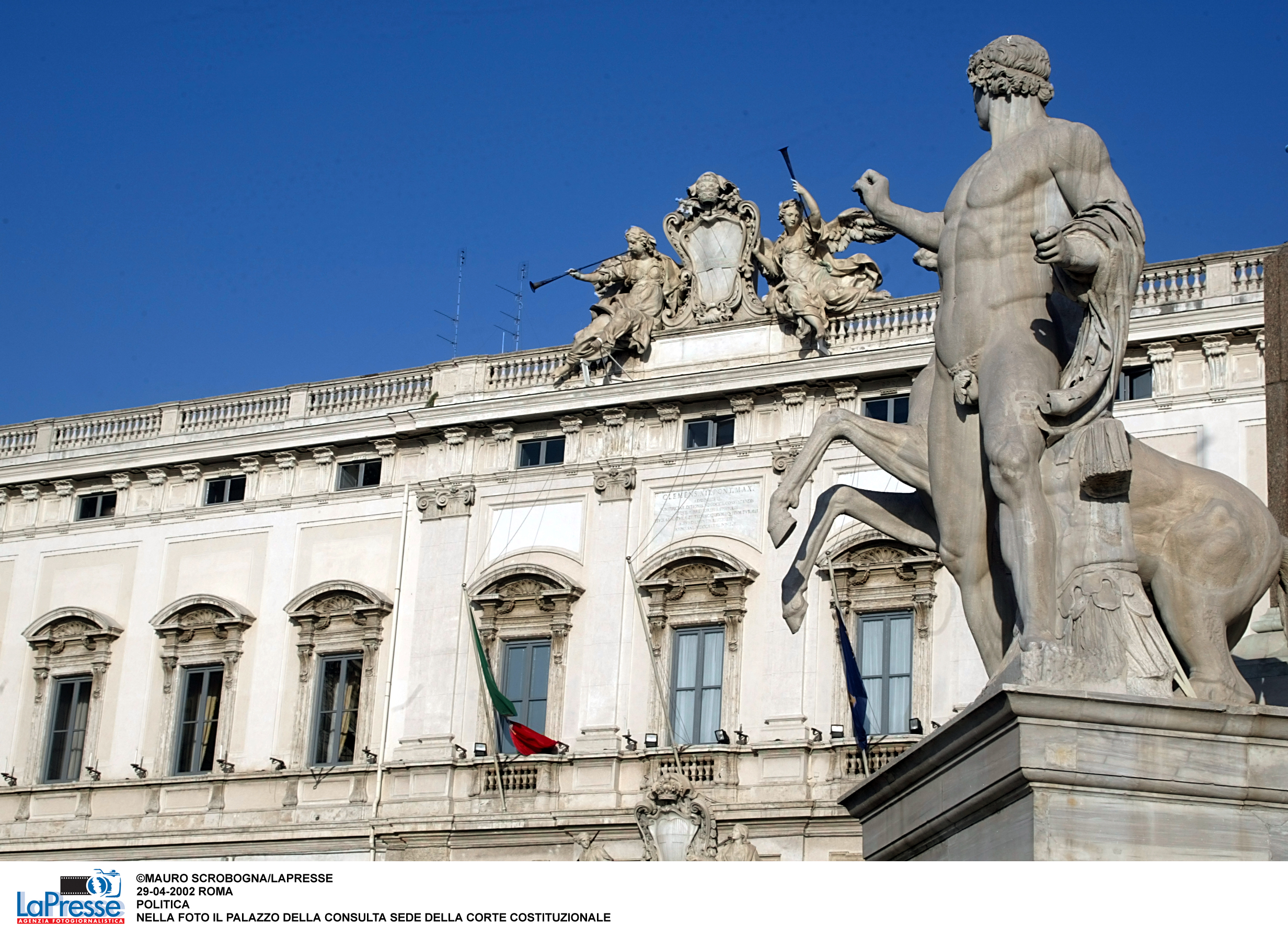 cour constitutionnelle les questions sur la citoyennete iure sanguinis jugees irrecevables