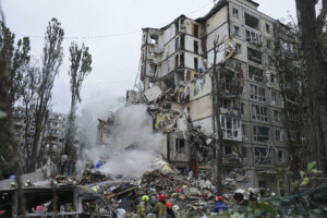 ukraine attaque russe par missiles et drones sur kiev une victime et des dizaines de blesses