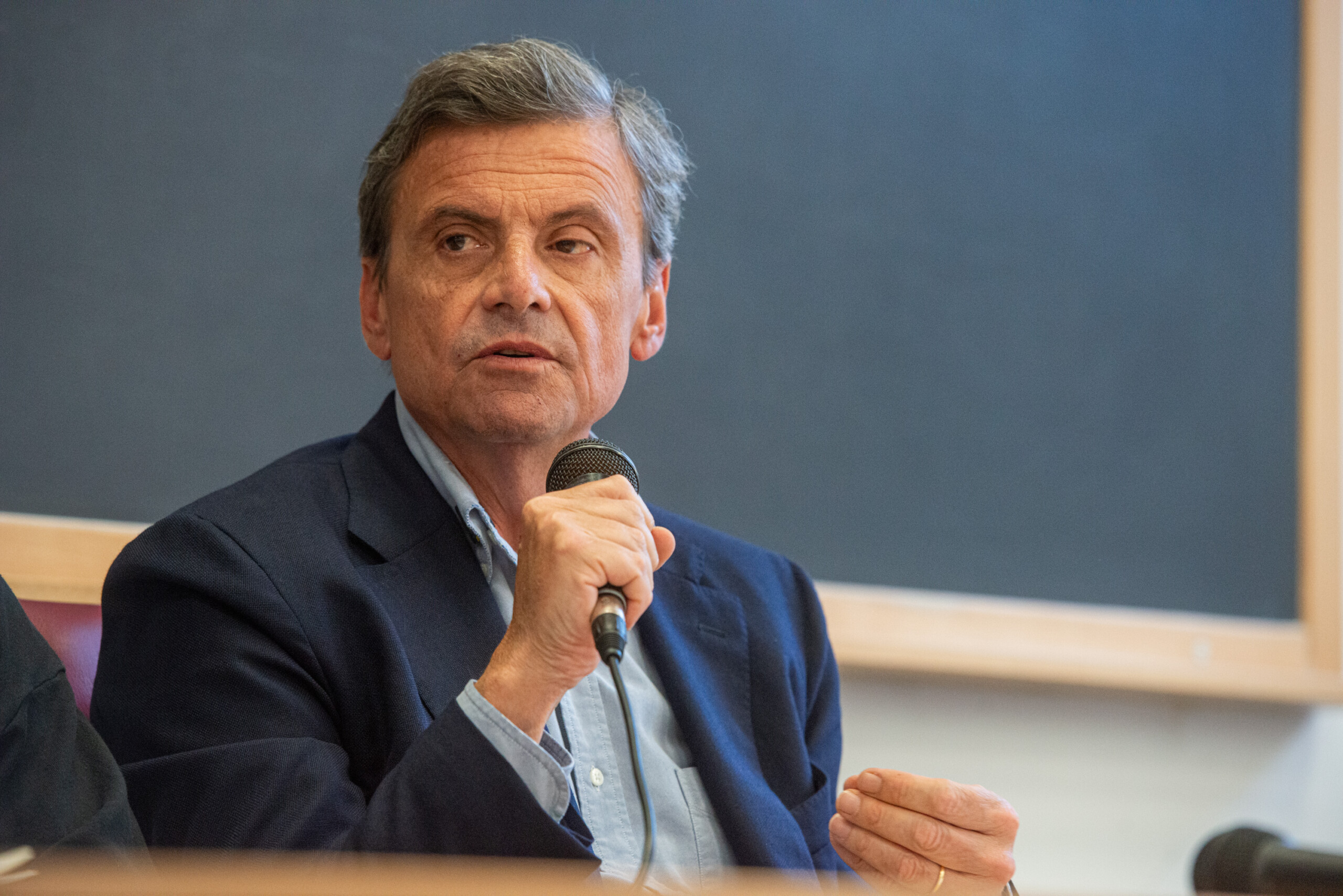 enquete urbanistique a milan calenda le pd devrait former une commission avec des magistrats plutot quavec sala scaled
