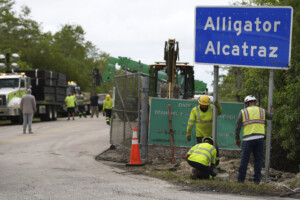 etats unis un autre italien detenu a alligator alcatraz le consulat de miami travaille sur le dossier