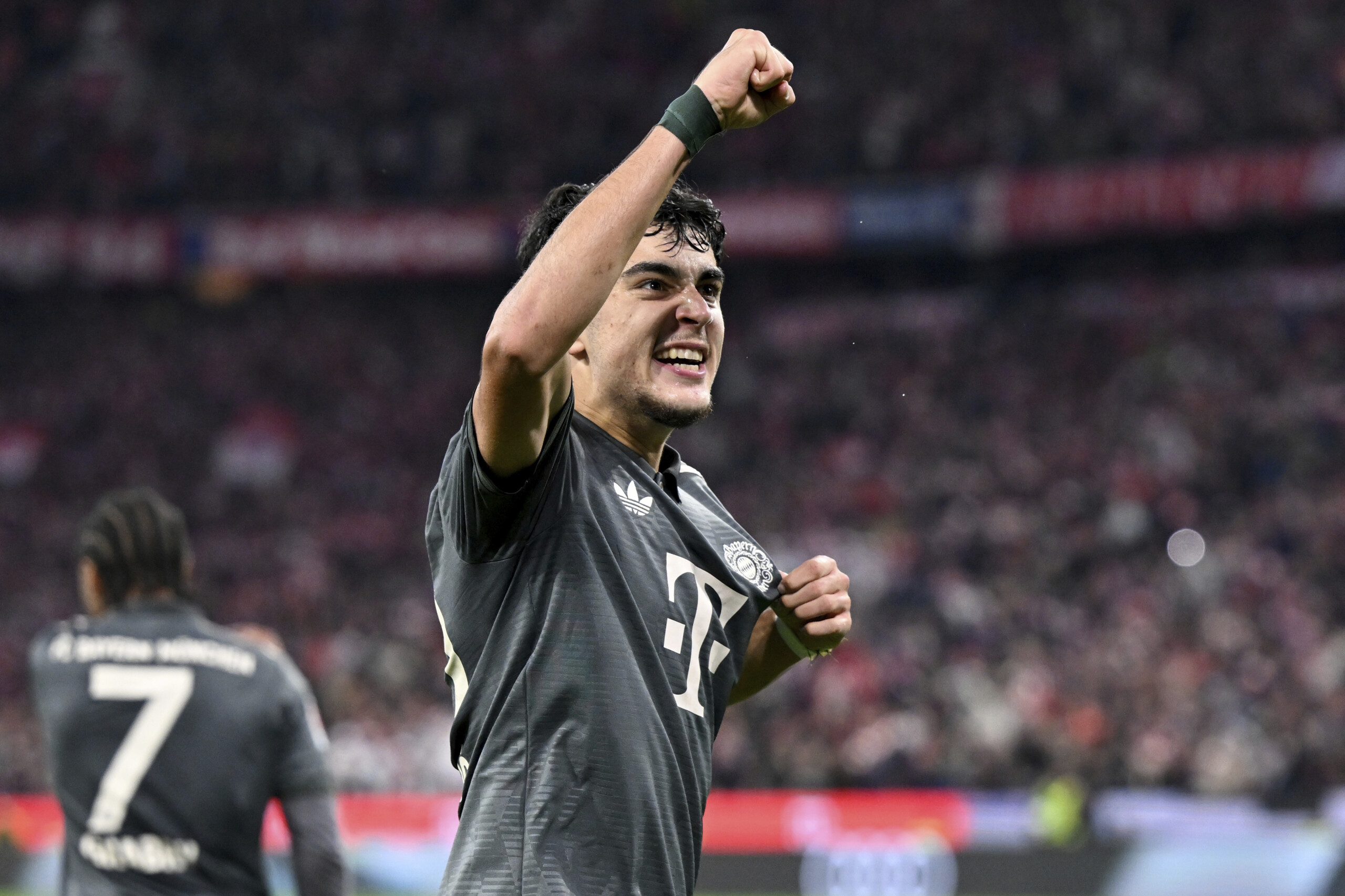 football bayern fracture et longue indisponibilite pour pavlovic scaled