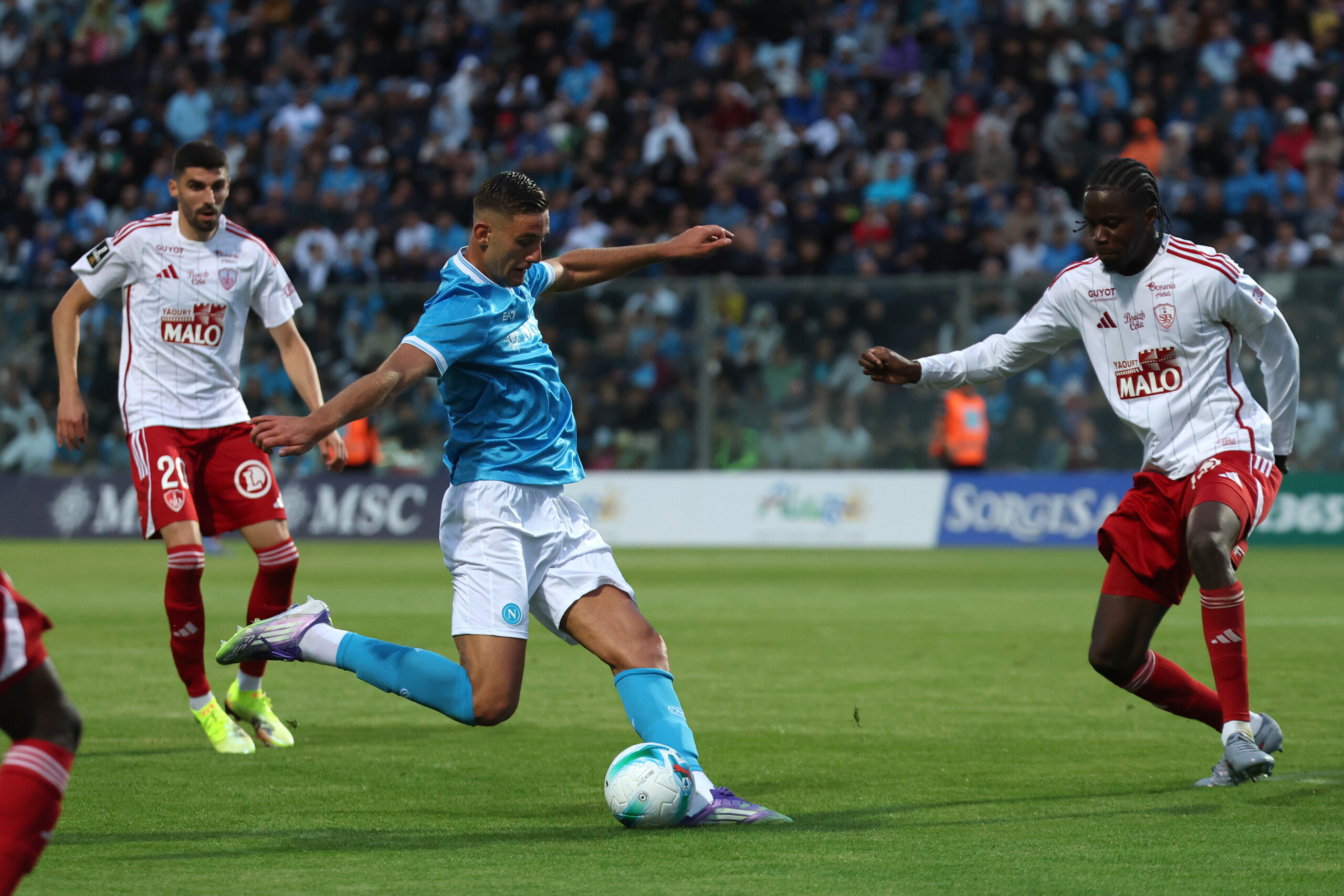 football naples battu 2 1 par brest en match amical scaled