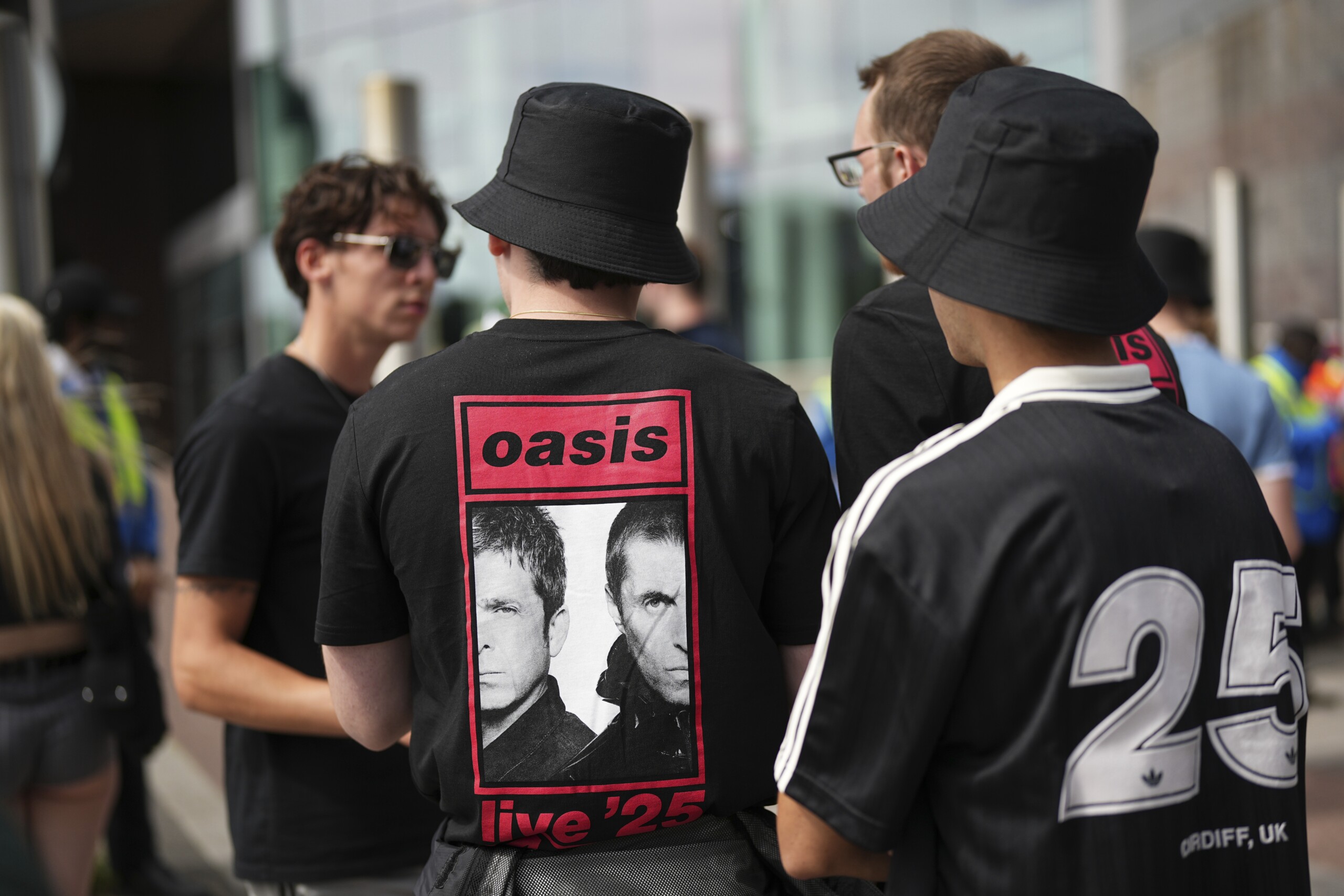 royaume uni un homme meurt apres une chute pendant un concert doasis au stade de wembley scaled