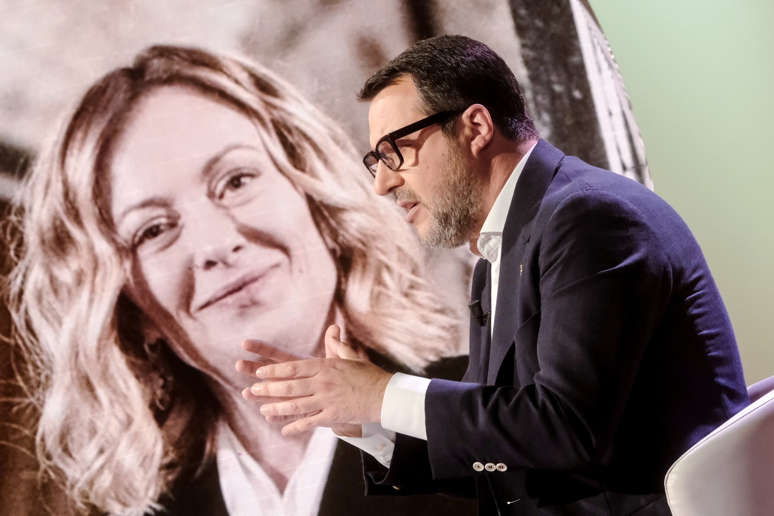 affaire almasri salvini a meloni avancons ensemble la tete haute nen deplaise a conte scaled