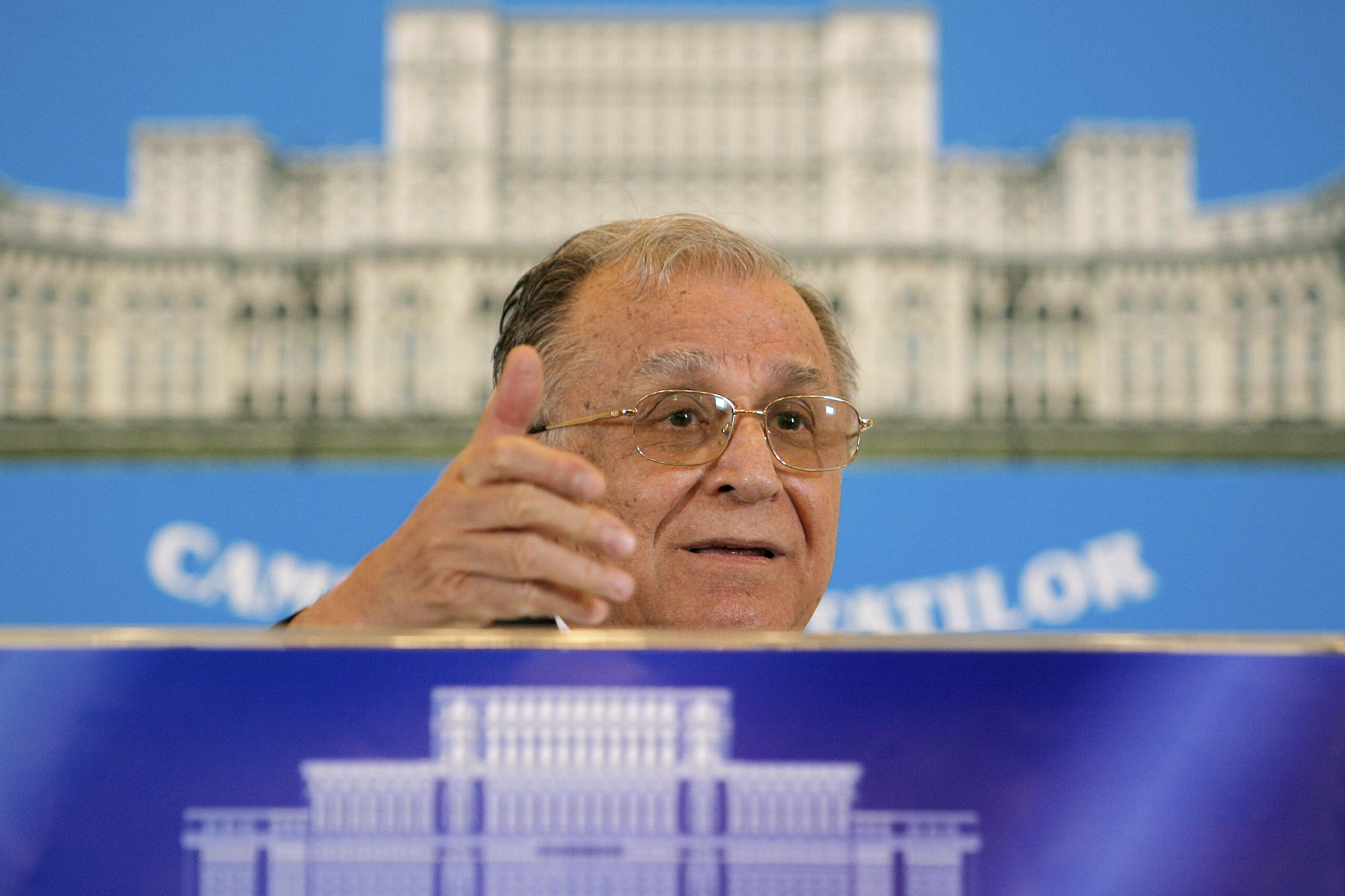 roumanie ion iliescu est mort a 95 ans il fut le premier president apres la revolution de 1989 scaled