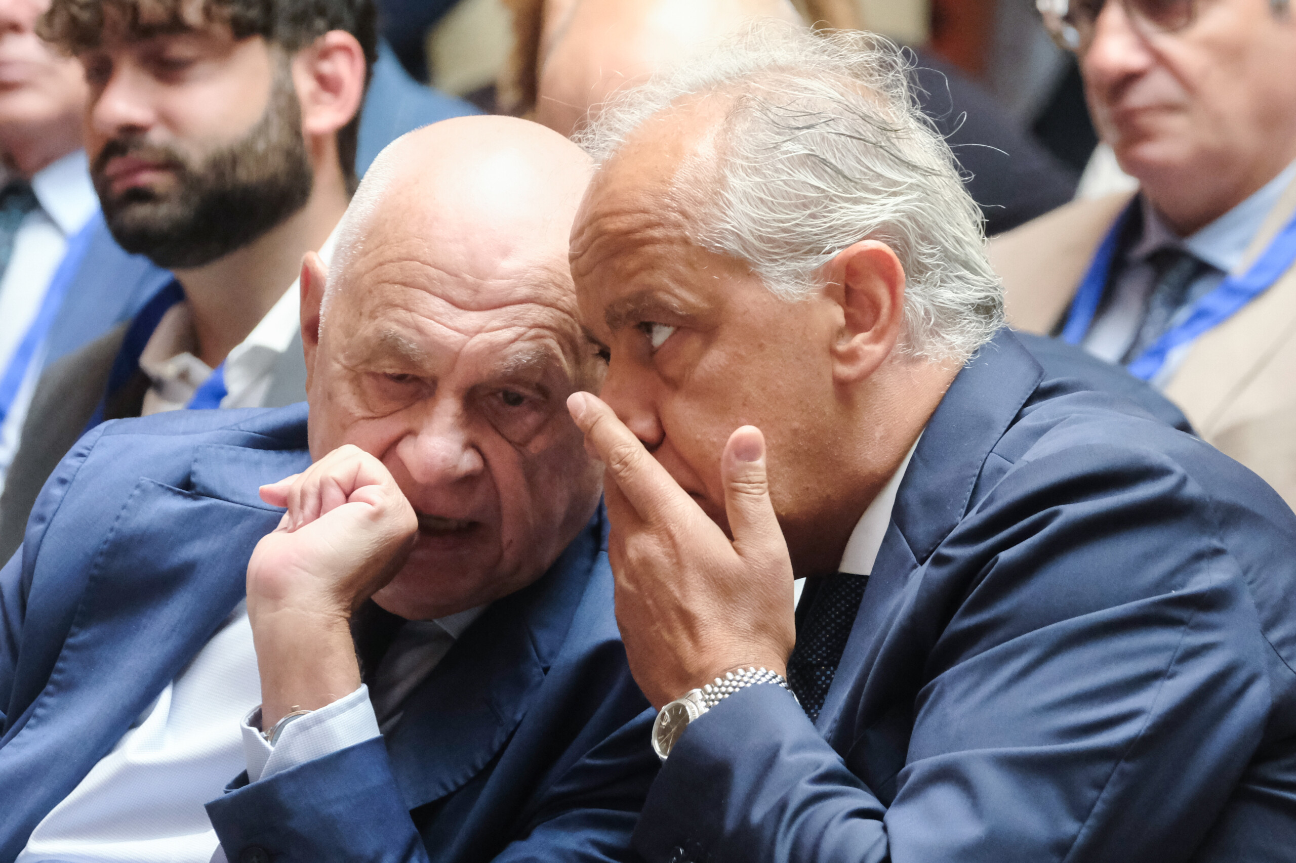 affaire almasri la commission des autorisations invitera les ministres a fournir des eclaircissements scaled