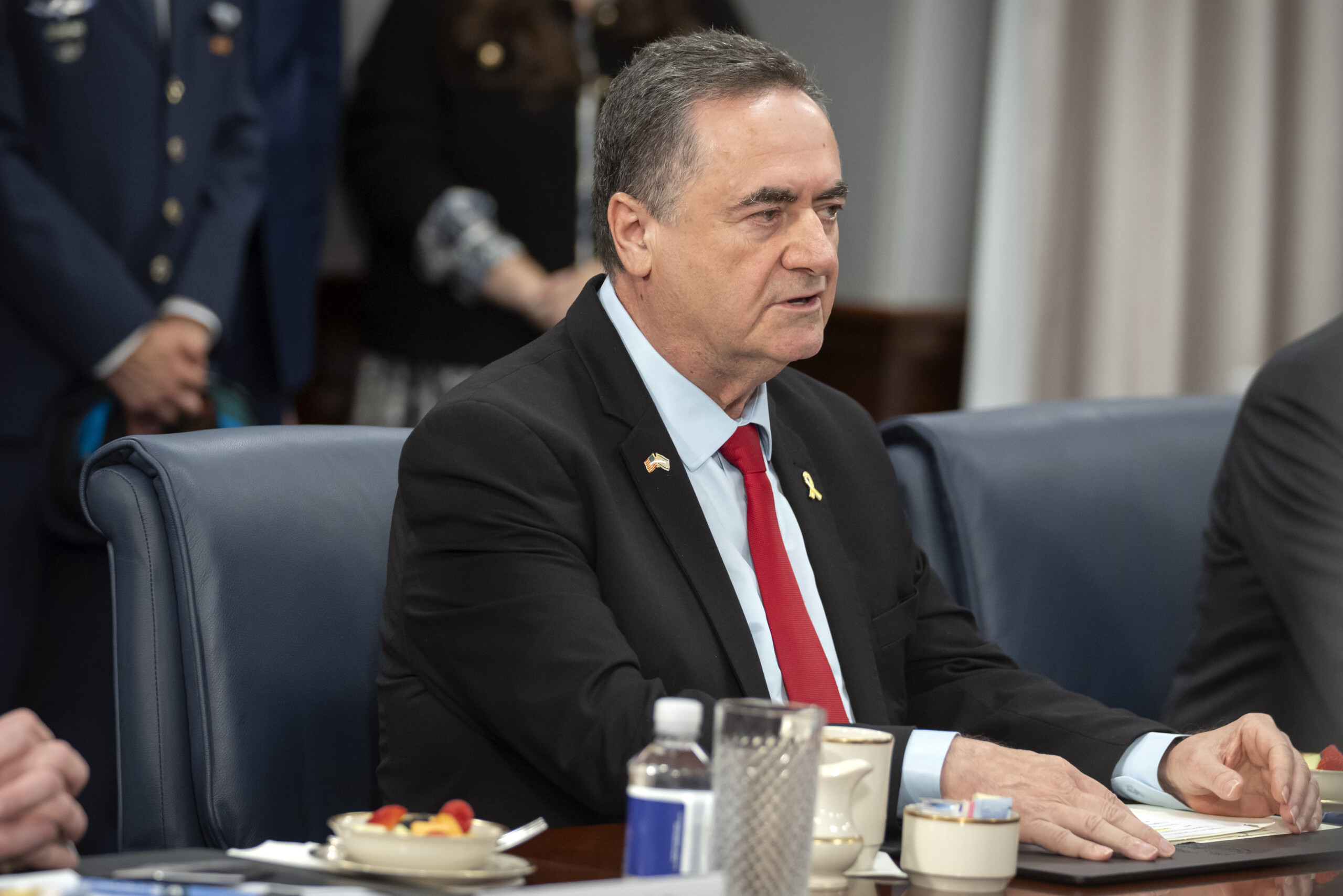 moyen orient katz defend le chef de larmee israelienne il exprime son opinion puis il executera les ordres du gouvernement scaled