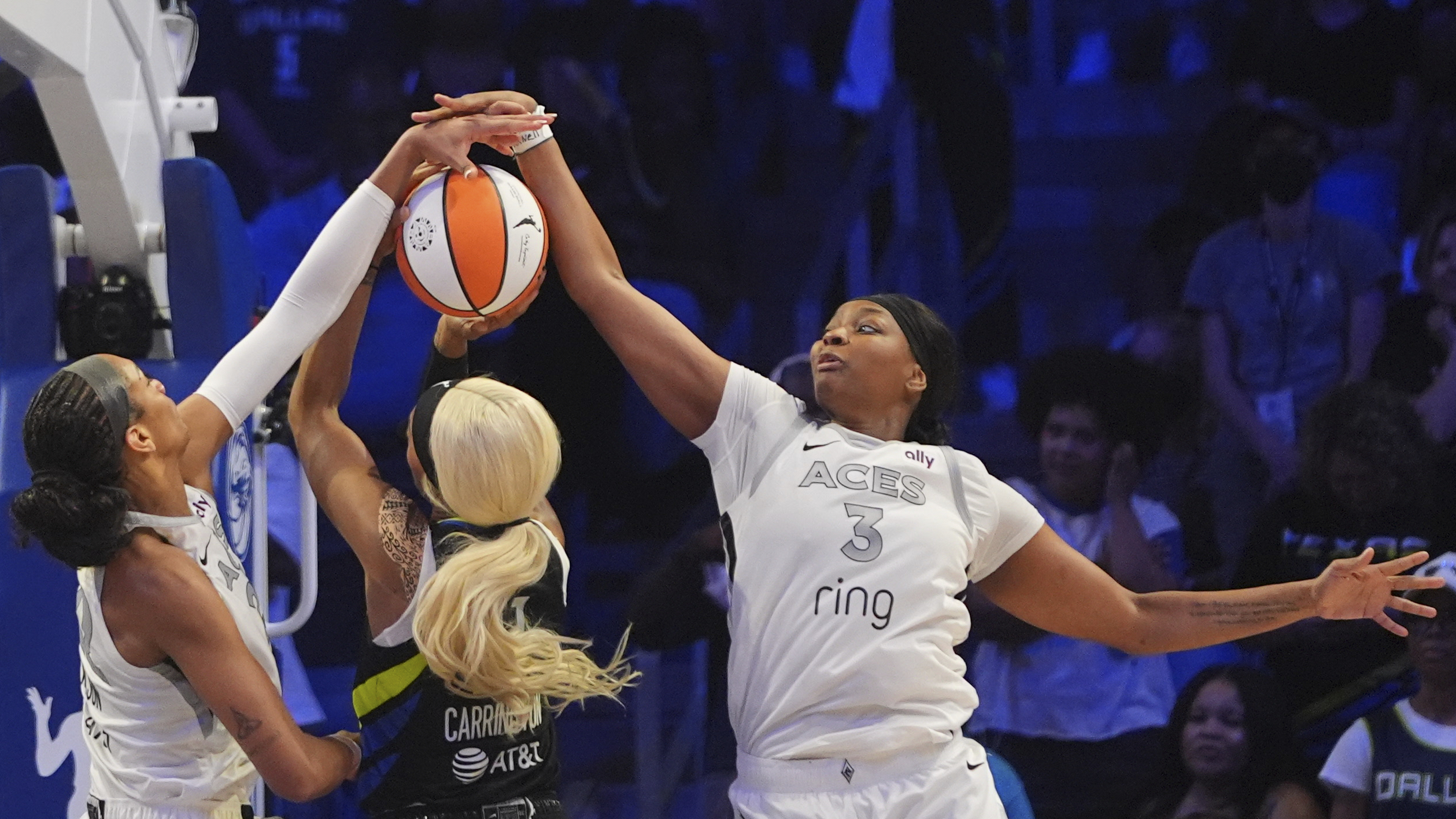 wnba les lancers de sex toys pendant les matchs continuent une premiere arrestation
